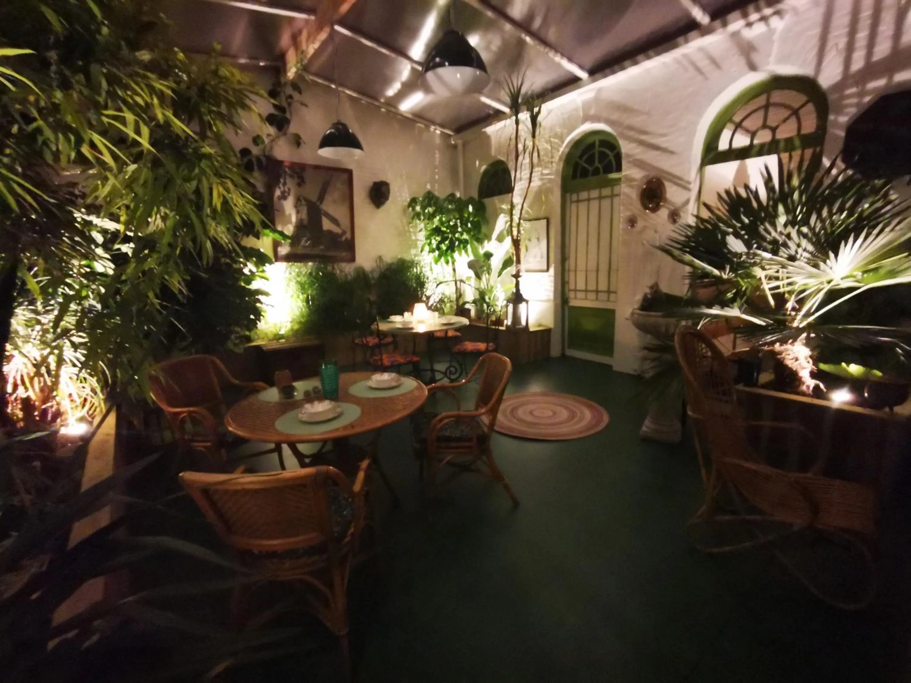 Restaurant/places to eat in JARDIN D'HIVER CASSEL Suite de 70 m2