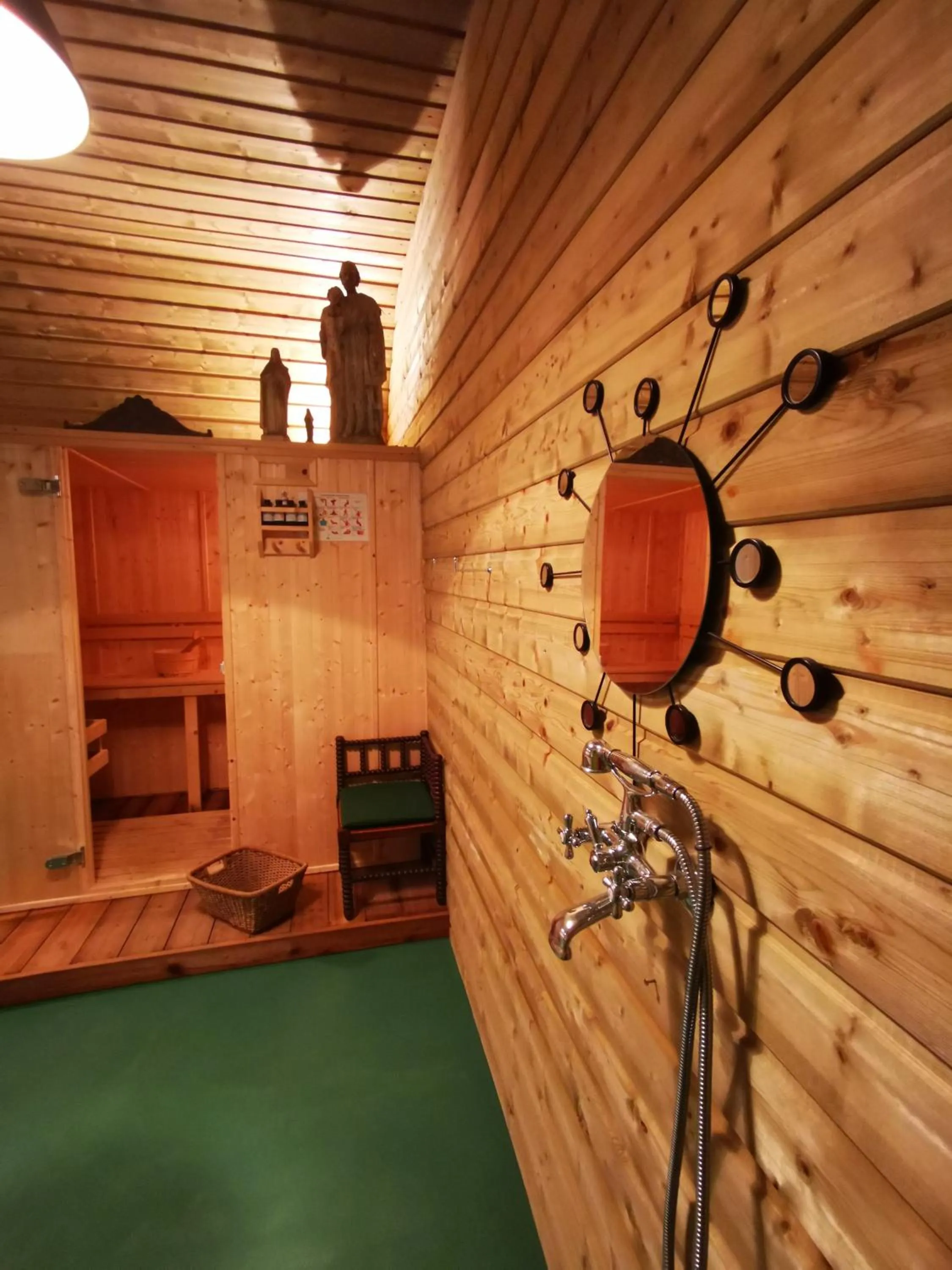 Sauna in JARDIN D'HIVER CASSEL Suite de 70 m2