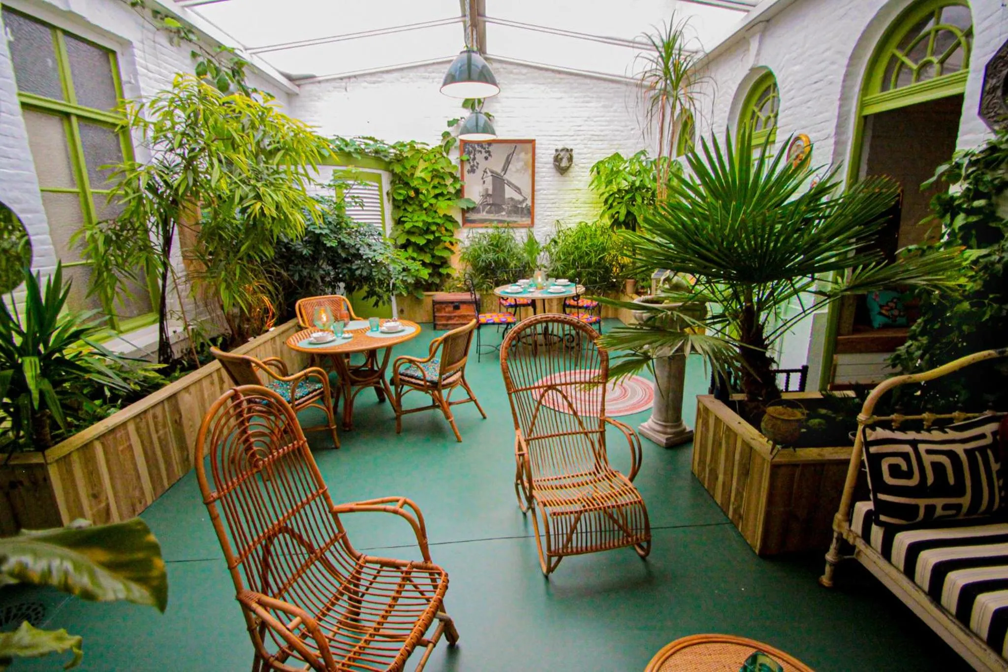 Restaurant/places to eat in JARDIN D'HIVER CASSEL Suite de 70 m2