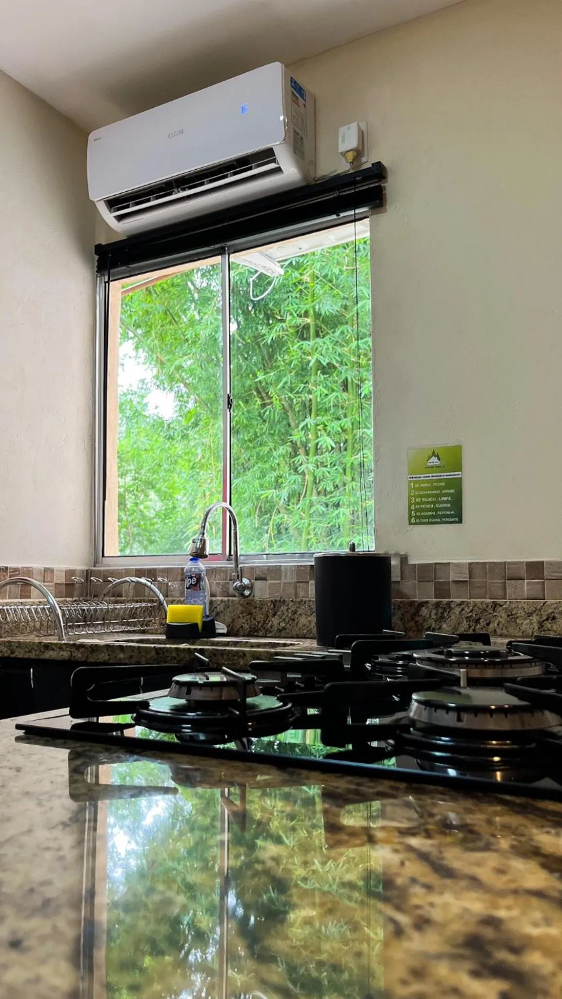 Kitchen or kitchenette in Pousada Entre Folhas