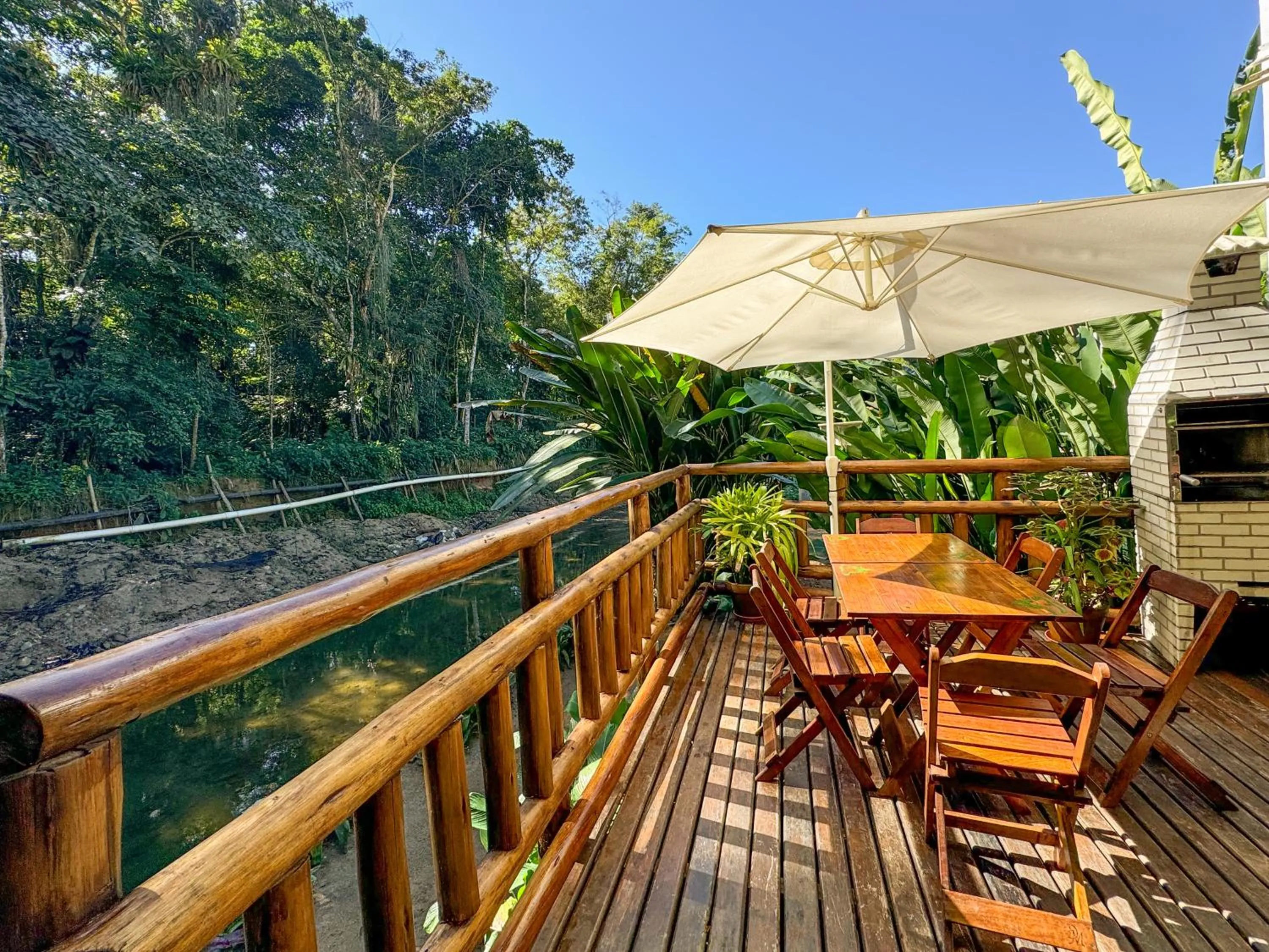 BBQ facilities in Pousada Entre Folhas