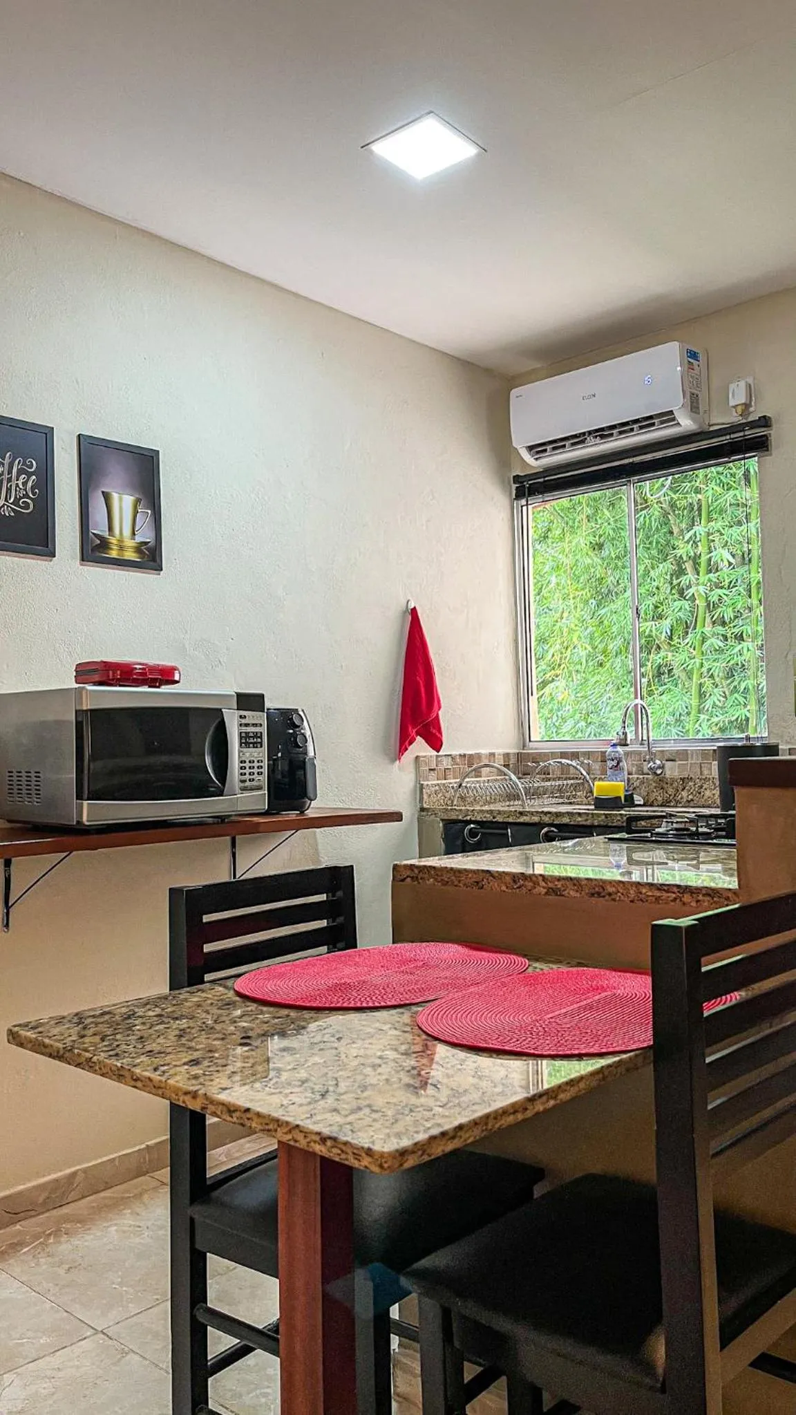 Kitchen or kitchenette in Pousada Entre Folhas