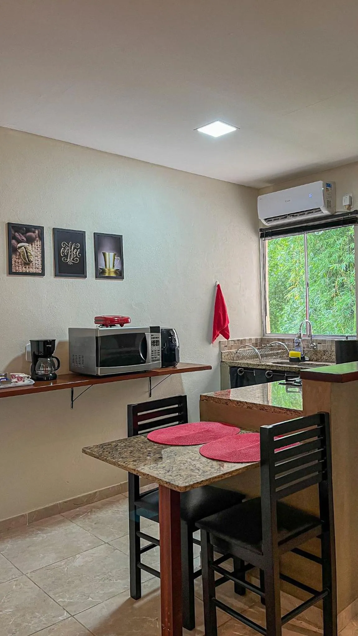 Kitchen or kitchenette in Pousada Entre Folhas