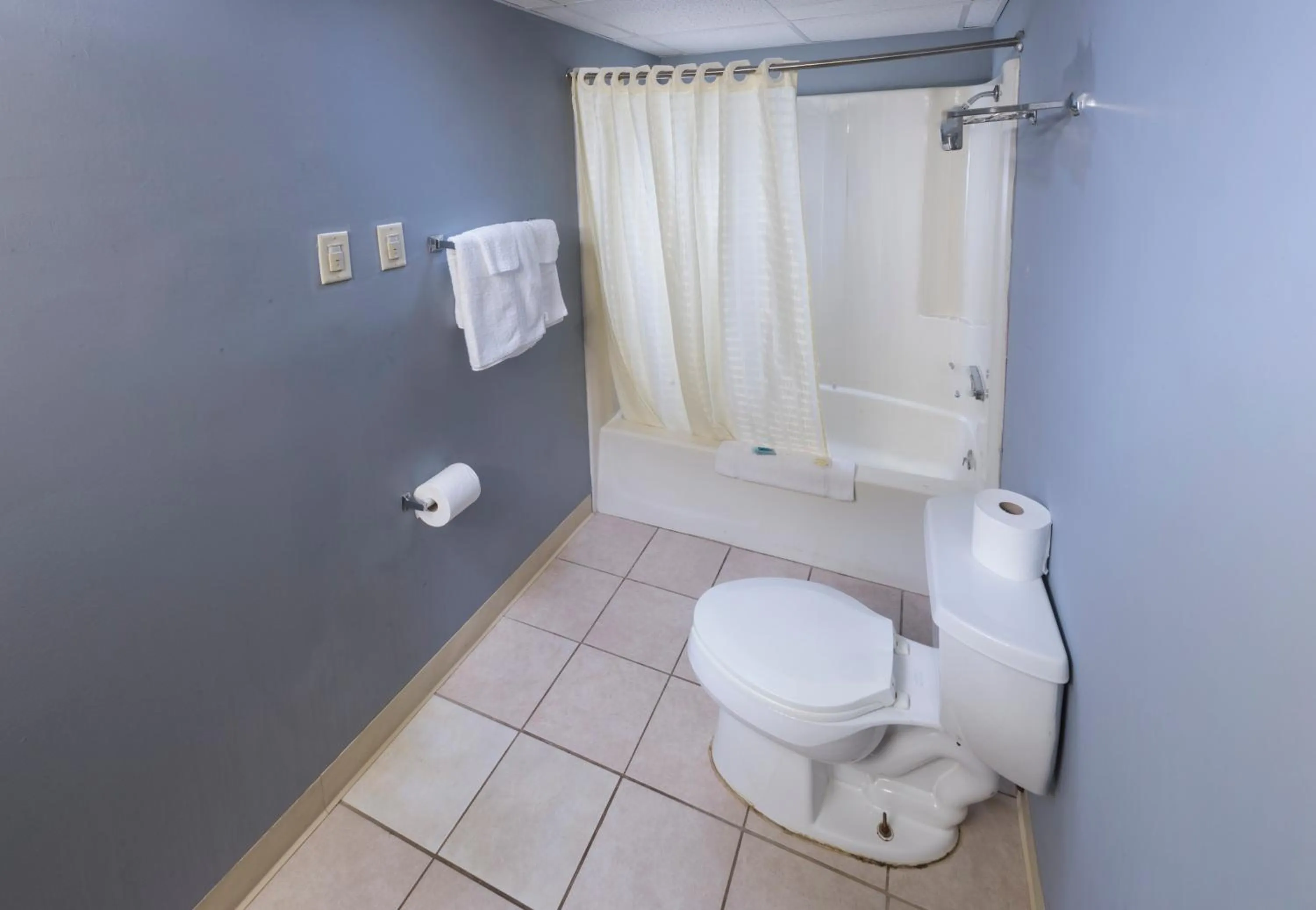 Bathroom in Sunrise Inn Hershey