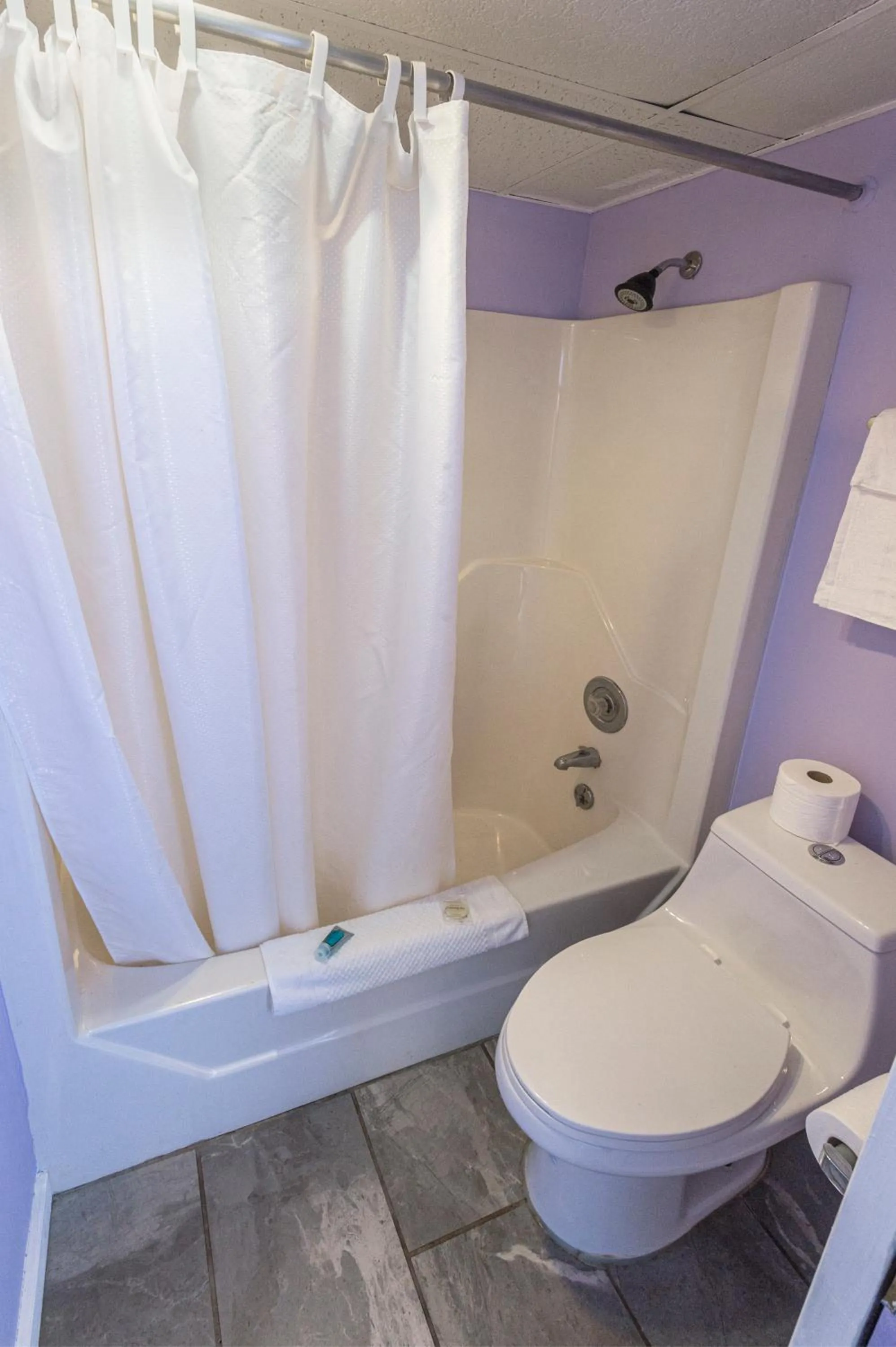 Bathroom in Sunrise Inn Hershey