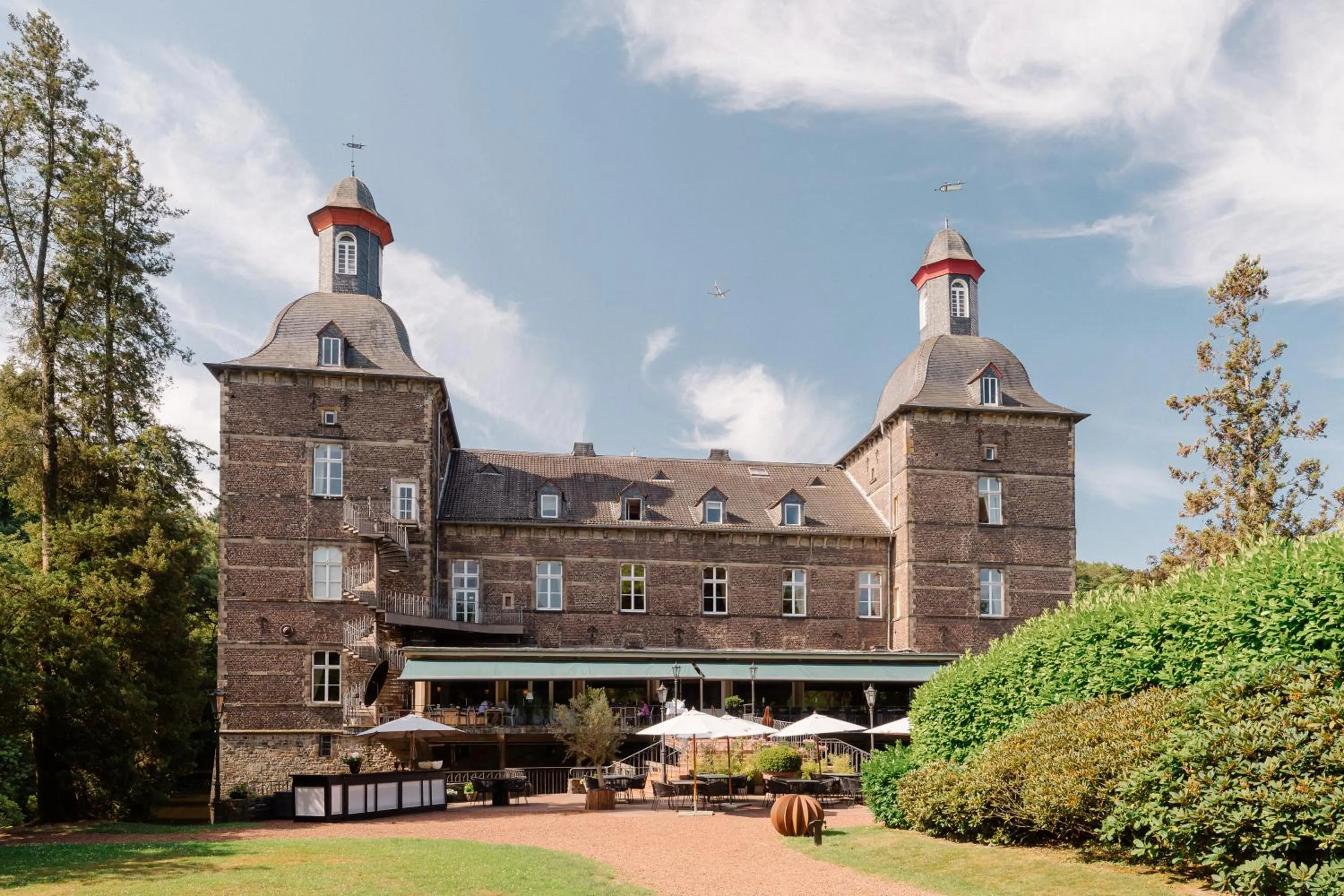 Property building in Schlosshotel Hugenpoet