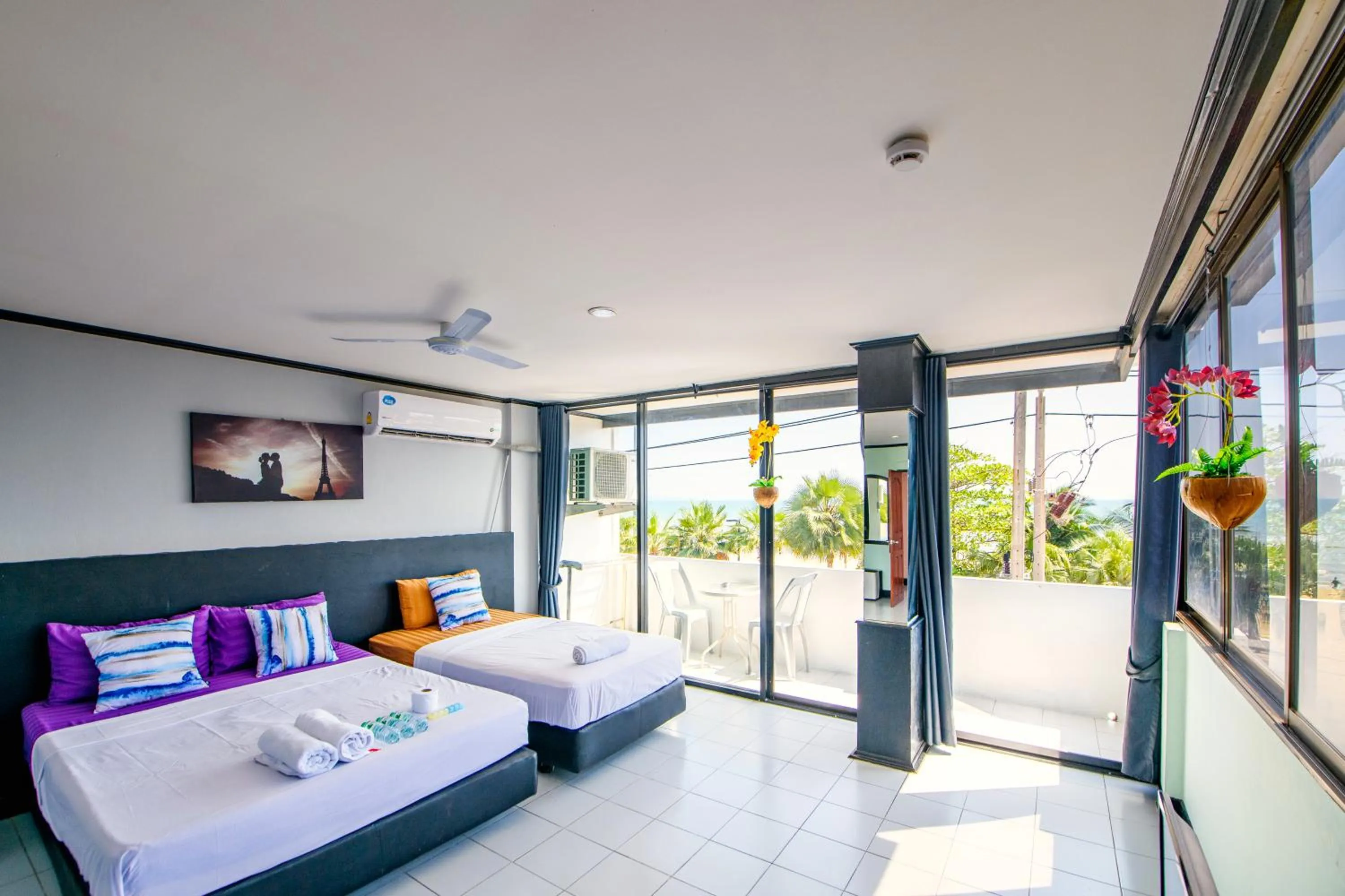 Bed in Happy Jomtien - Beachfront