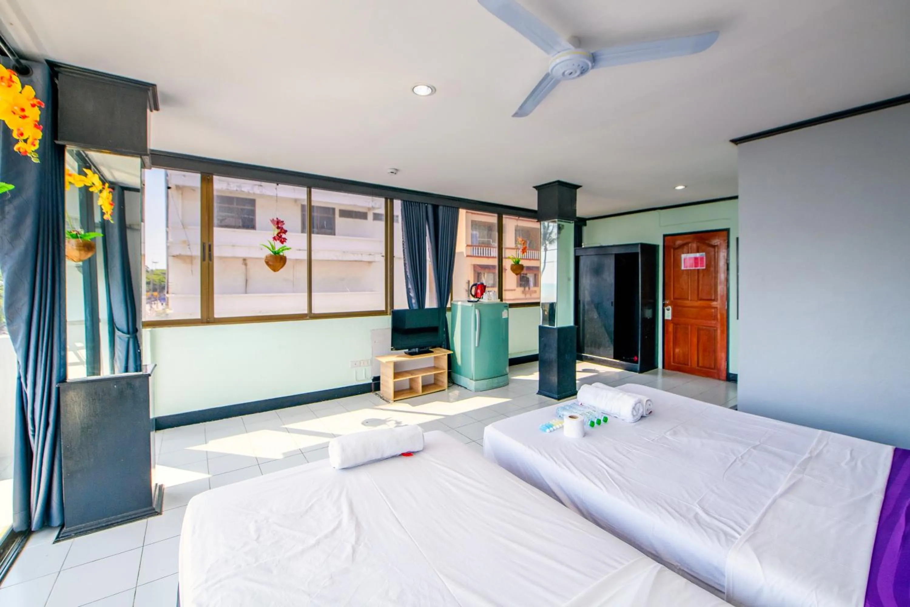 Bed in Happy Jomtien - Beachfront