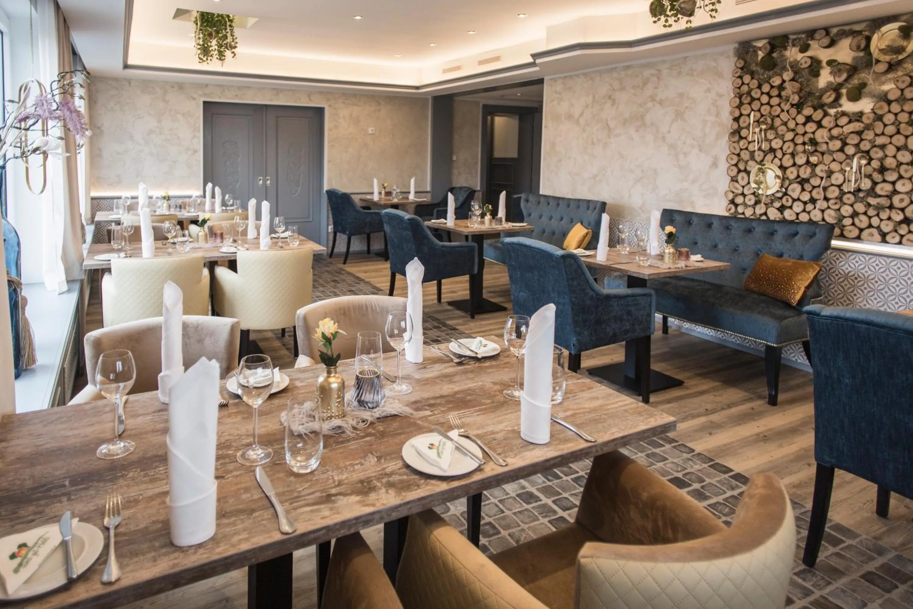 Restaurant/places to eat in Schwiizeralp Hotel & Restaurant