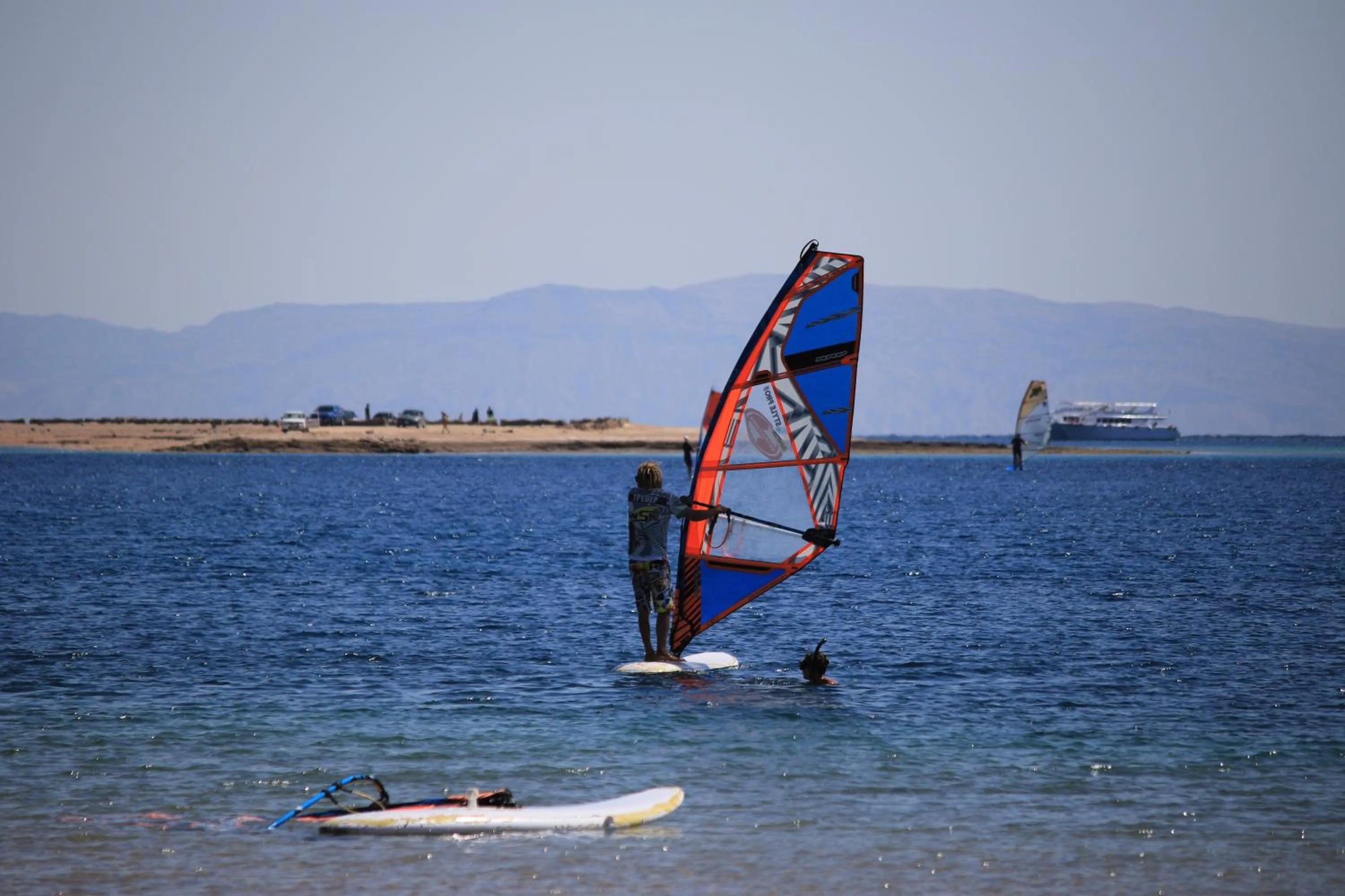 Windsurfing in Panda resort