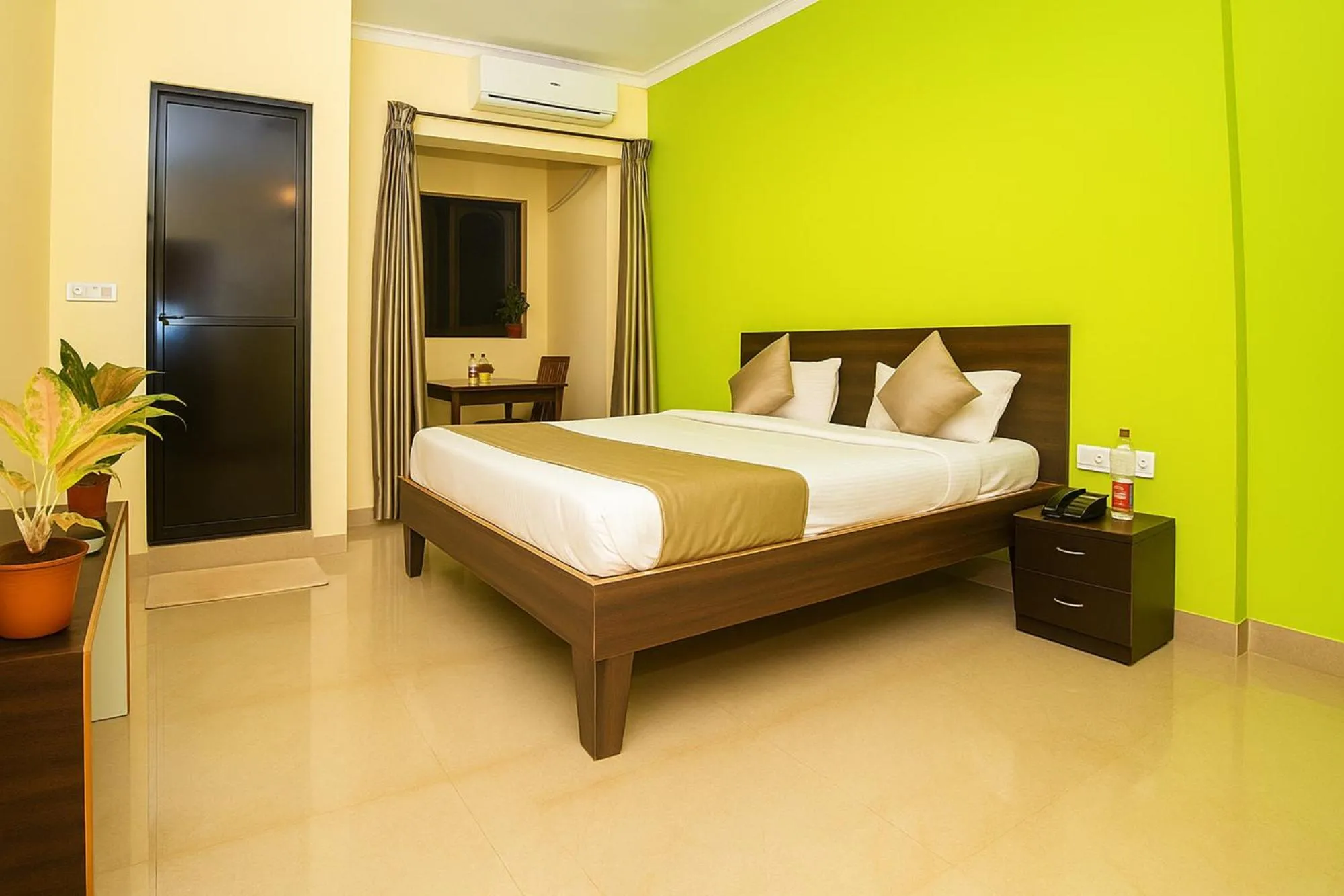 Bed in Hotel Spring Height Hotels Near Mall De Goa