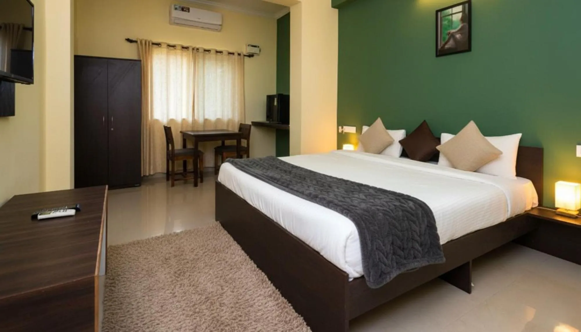 Bed in Hotel Spring Height Hotels Near Mall De Goa