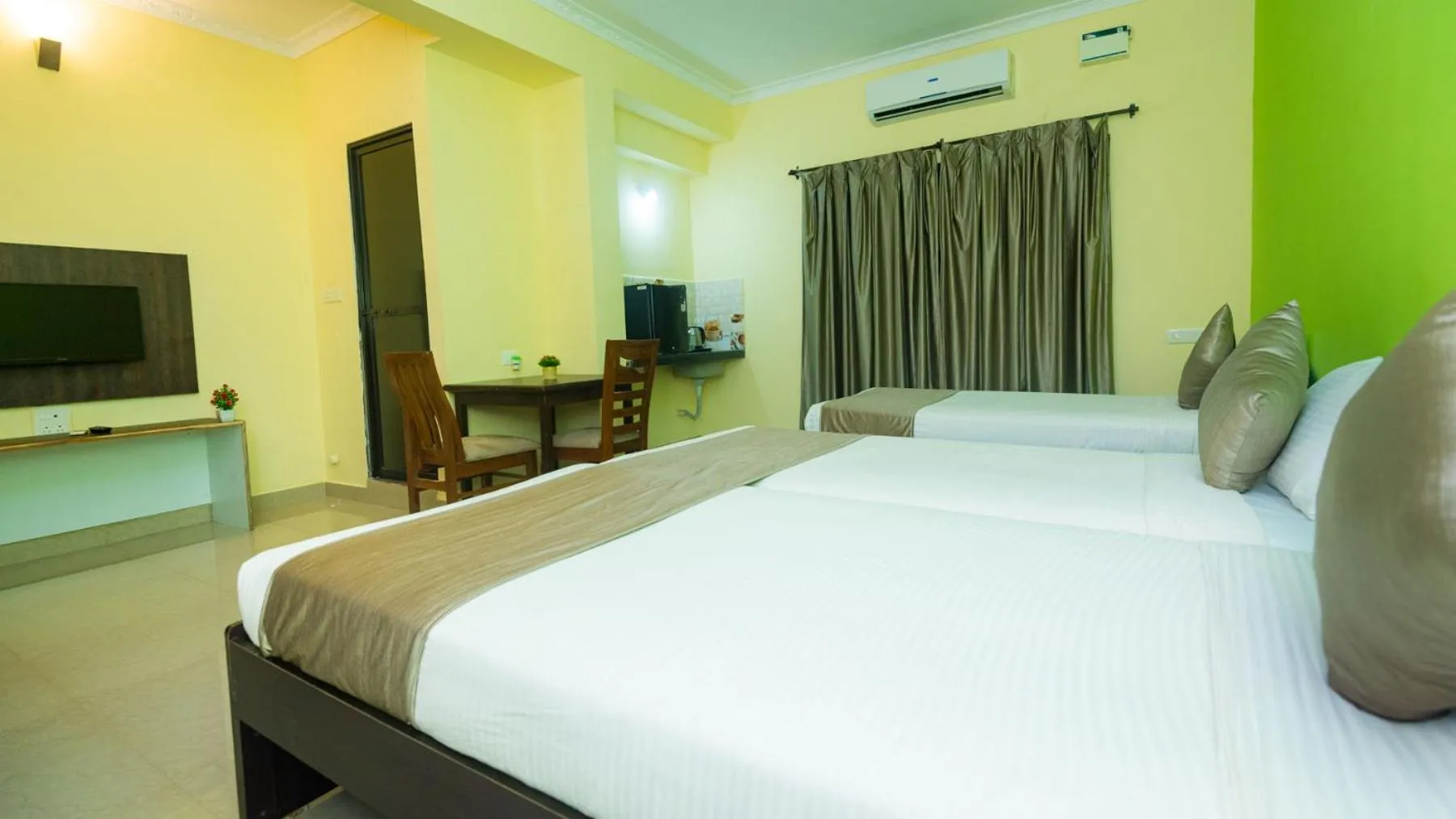 TV and multimedia, Bed in Hotel Spring Height Hotels Near Mall De Goa