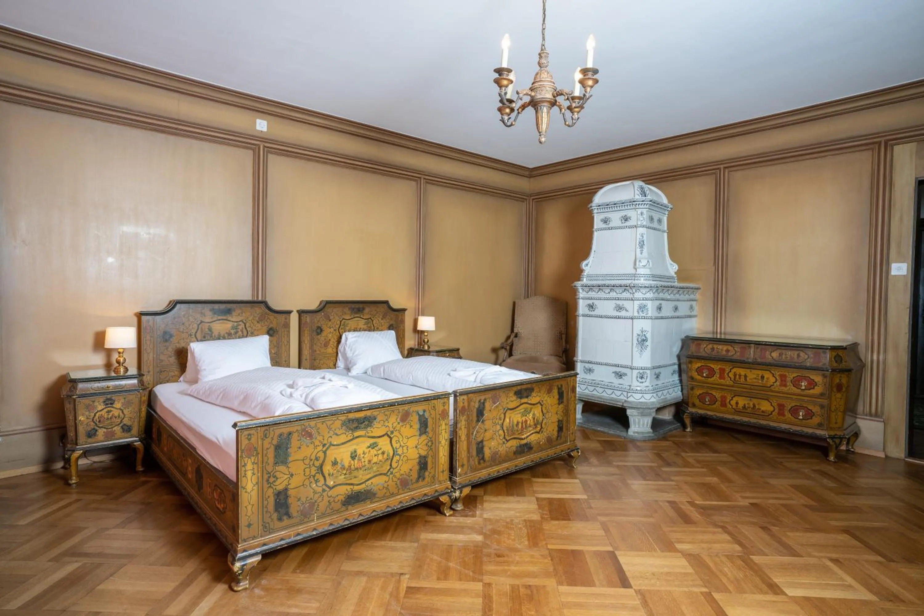 Photo of the whole room, Bed in Hotel Chesa Spuondas