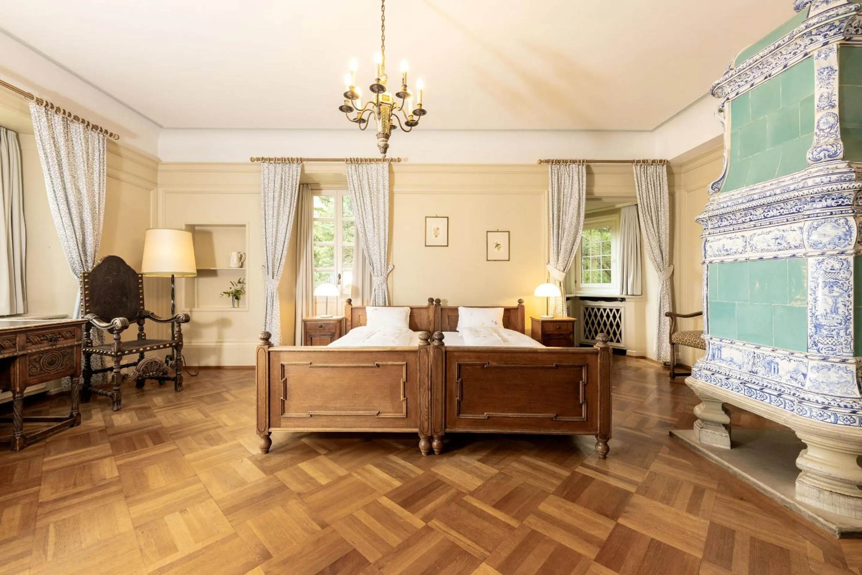 Bed in Hotel Chesa Spuondas