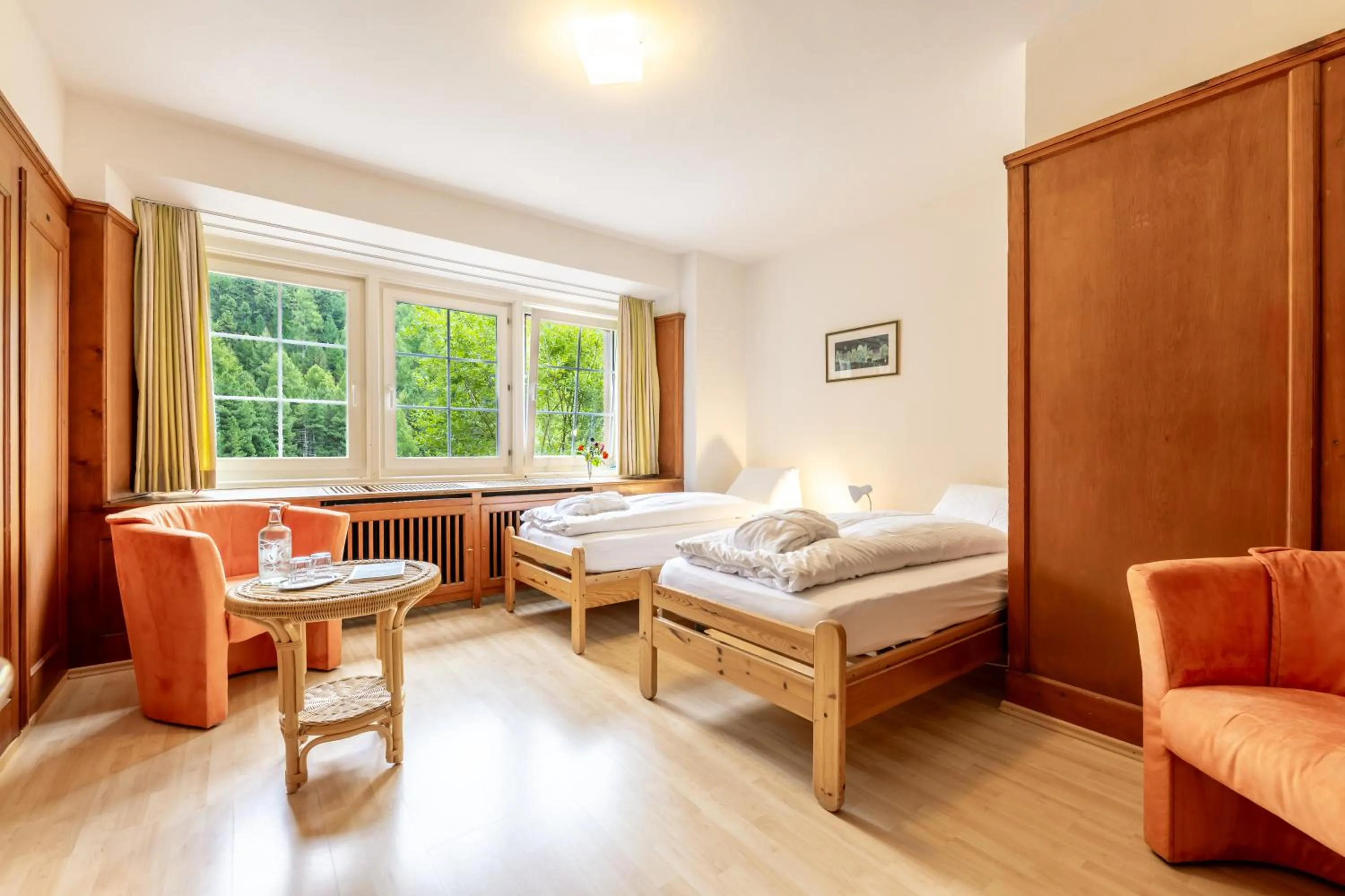 Photo of the whole room, Bed in Hotel Chesa Spuondas