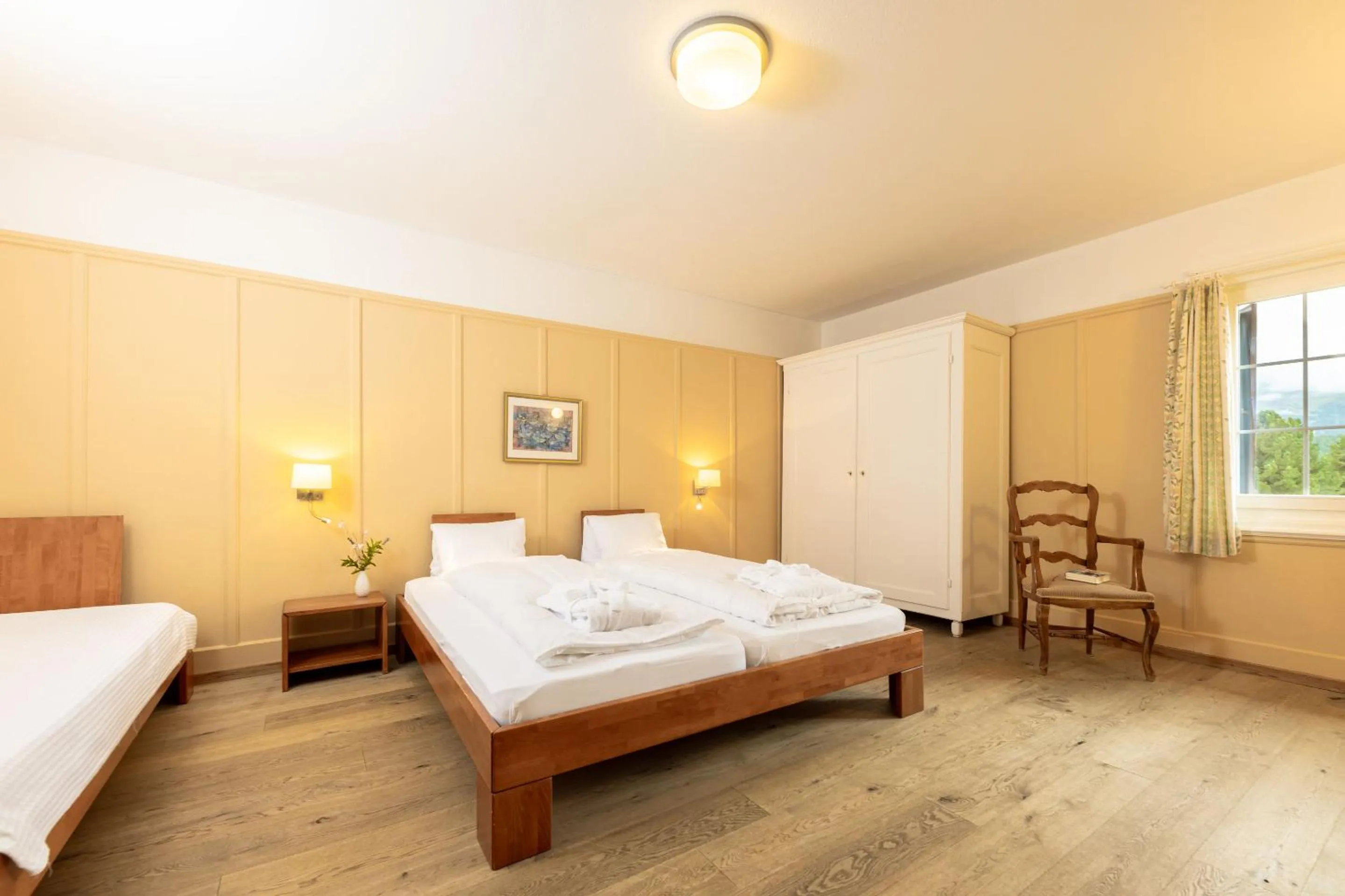 Photo of the whole room, Bed in Hotel Chesa Spuondas