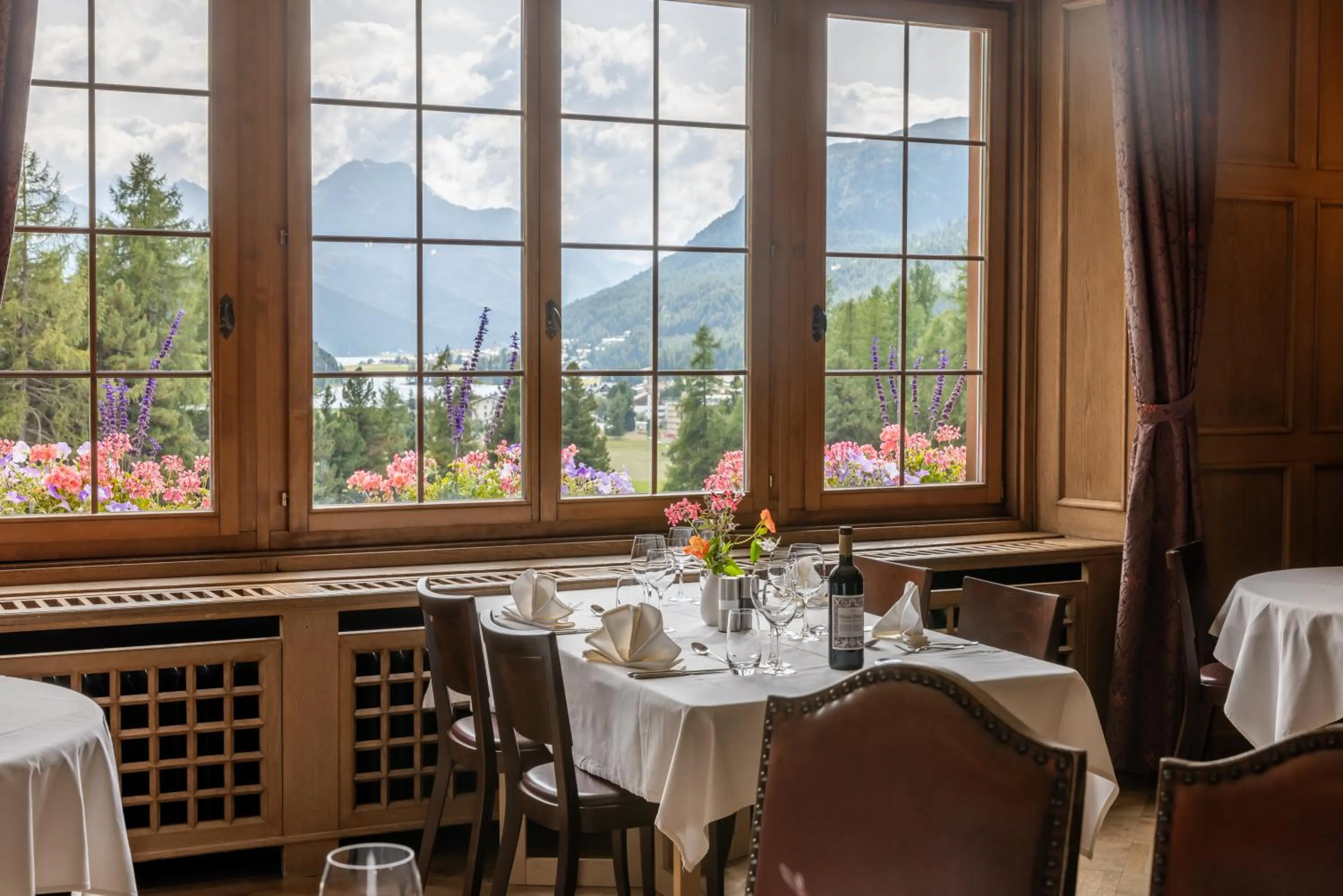 Restaurant/places to eat in Hotel Chesa Spuondas