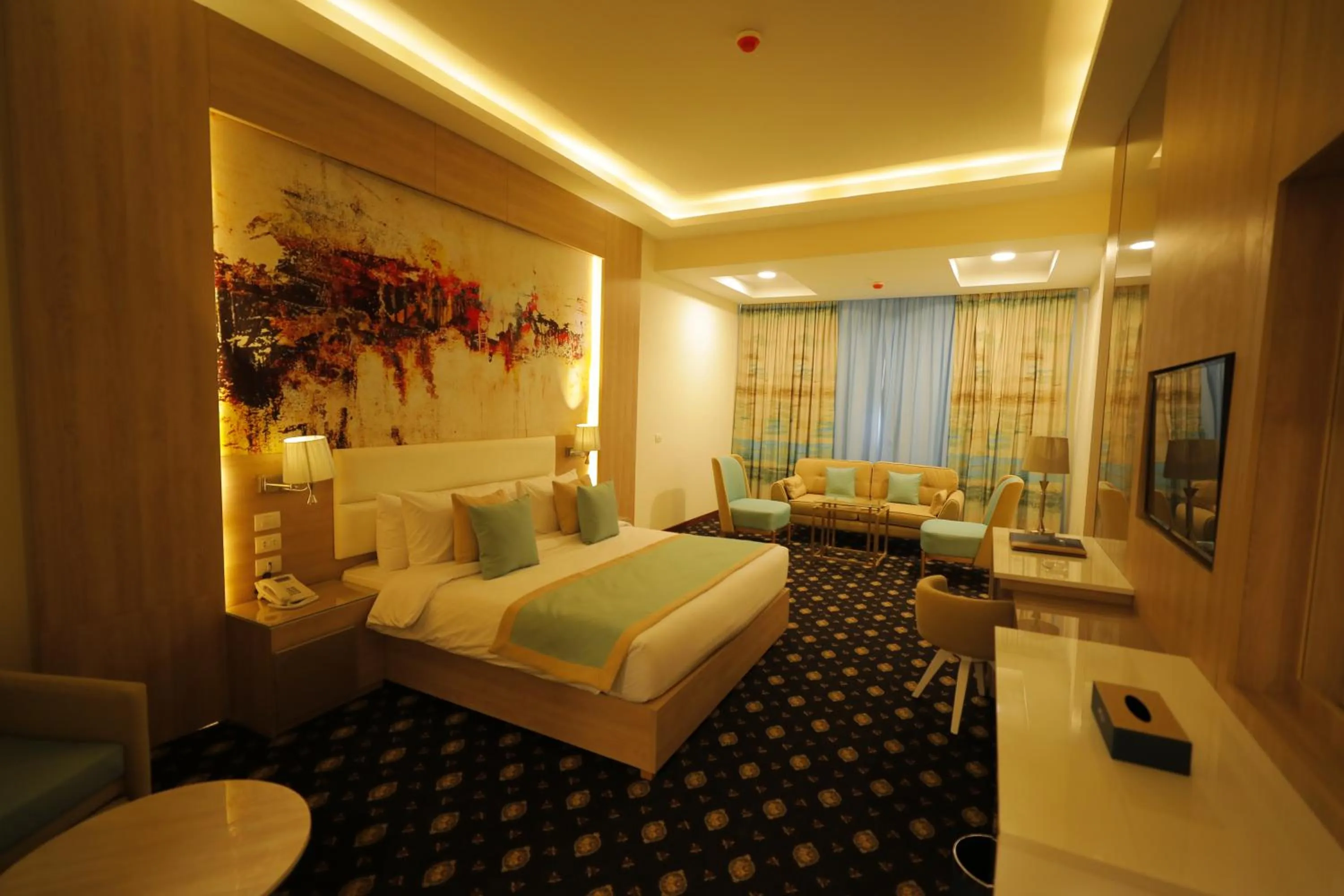 Property building, Bed in Tolip Gardens Hotel