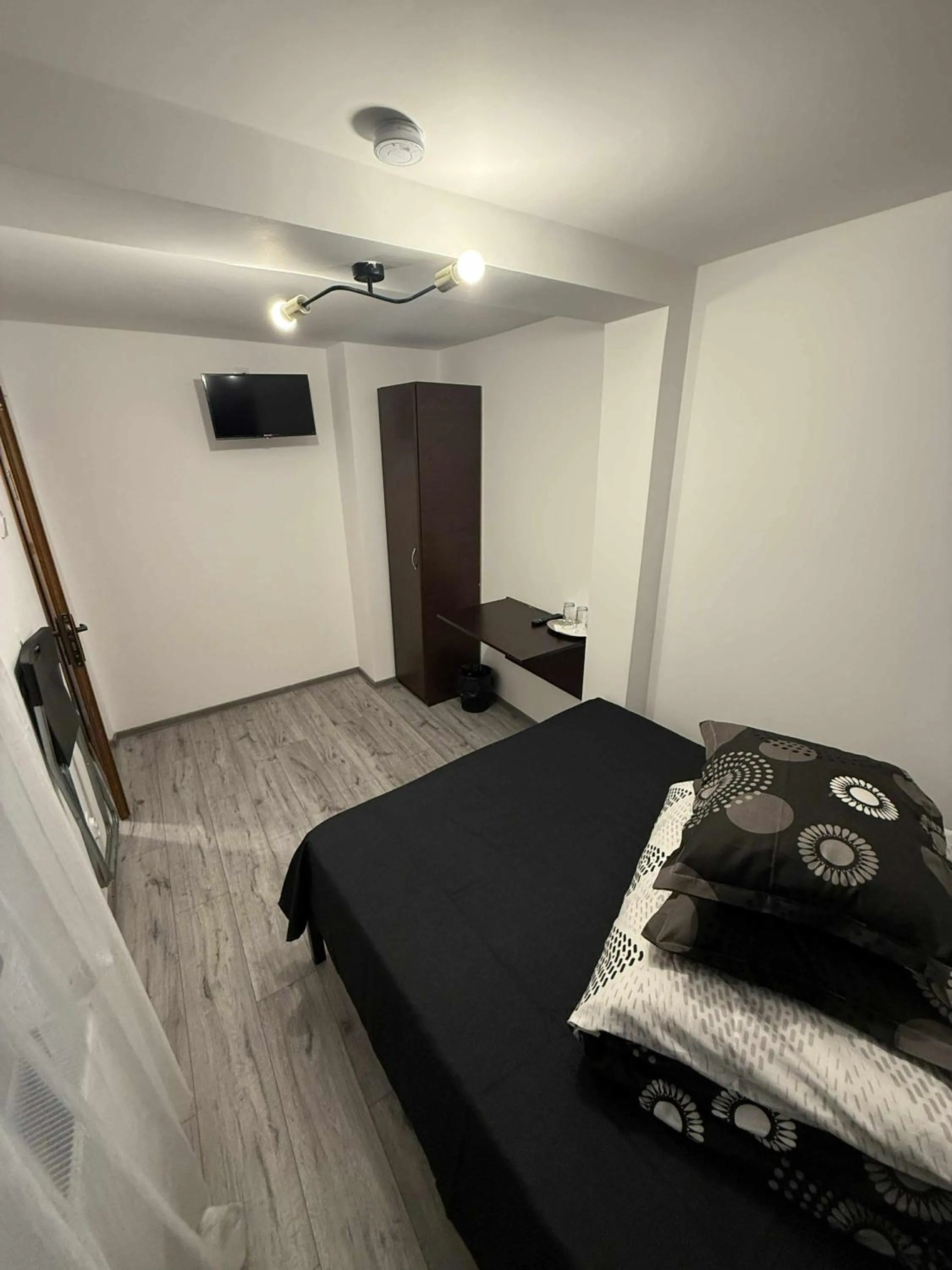 TV and multimedia, Bed in Casa Bucovineană