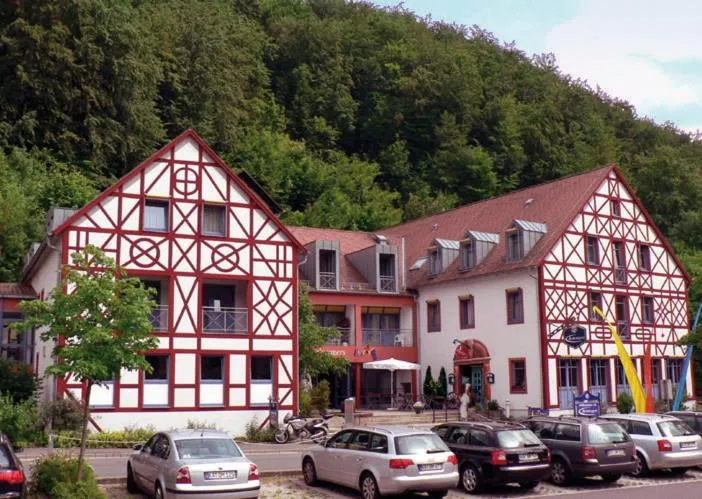 Facade/entrance in Behringers Freizeit - und Tagungshotel