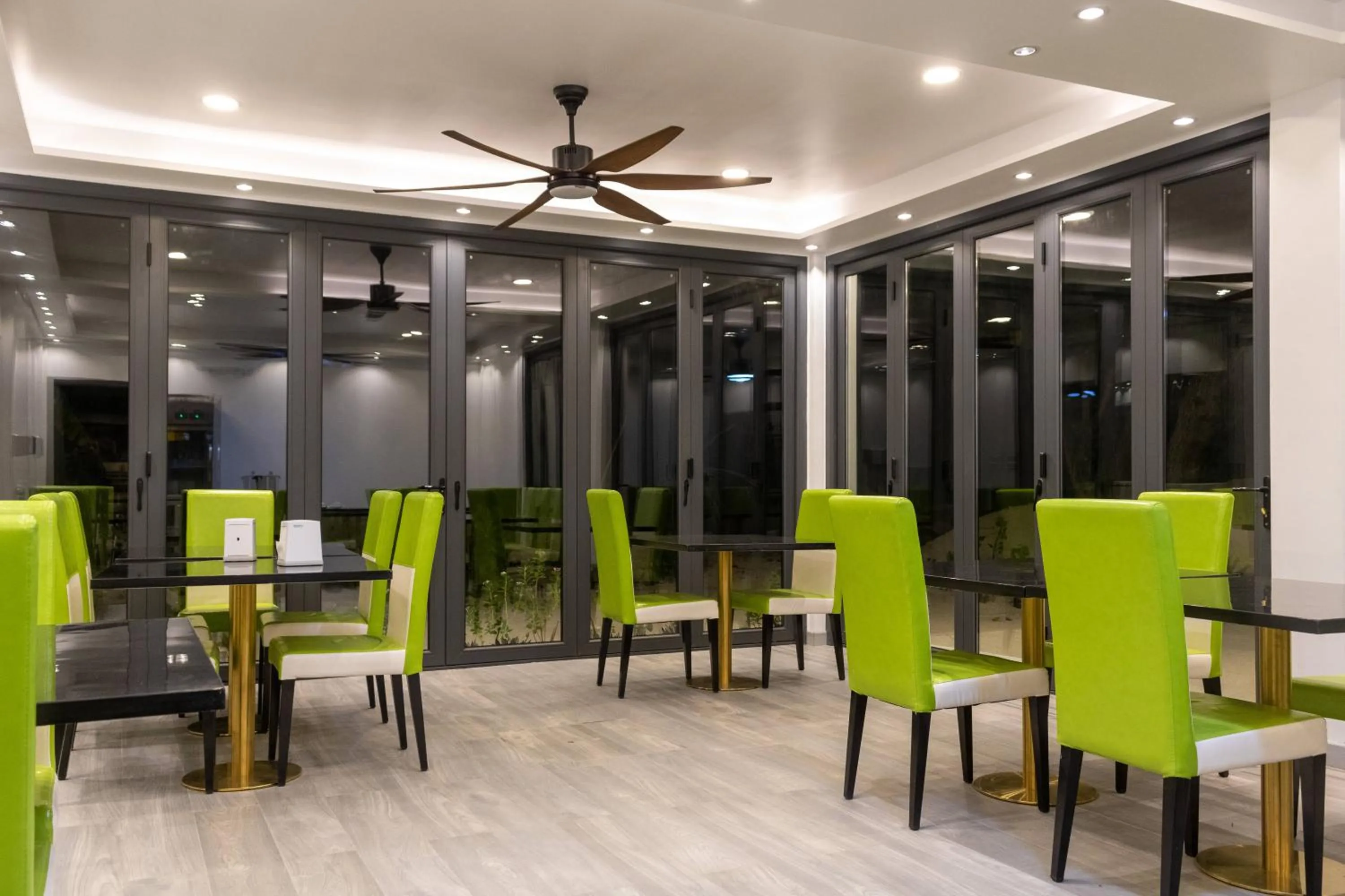 Restaurant/places to eat in Wow Inn Keyodhoo