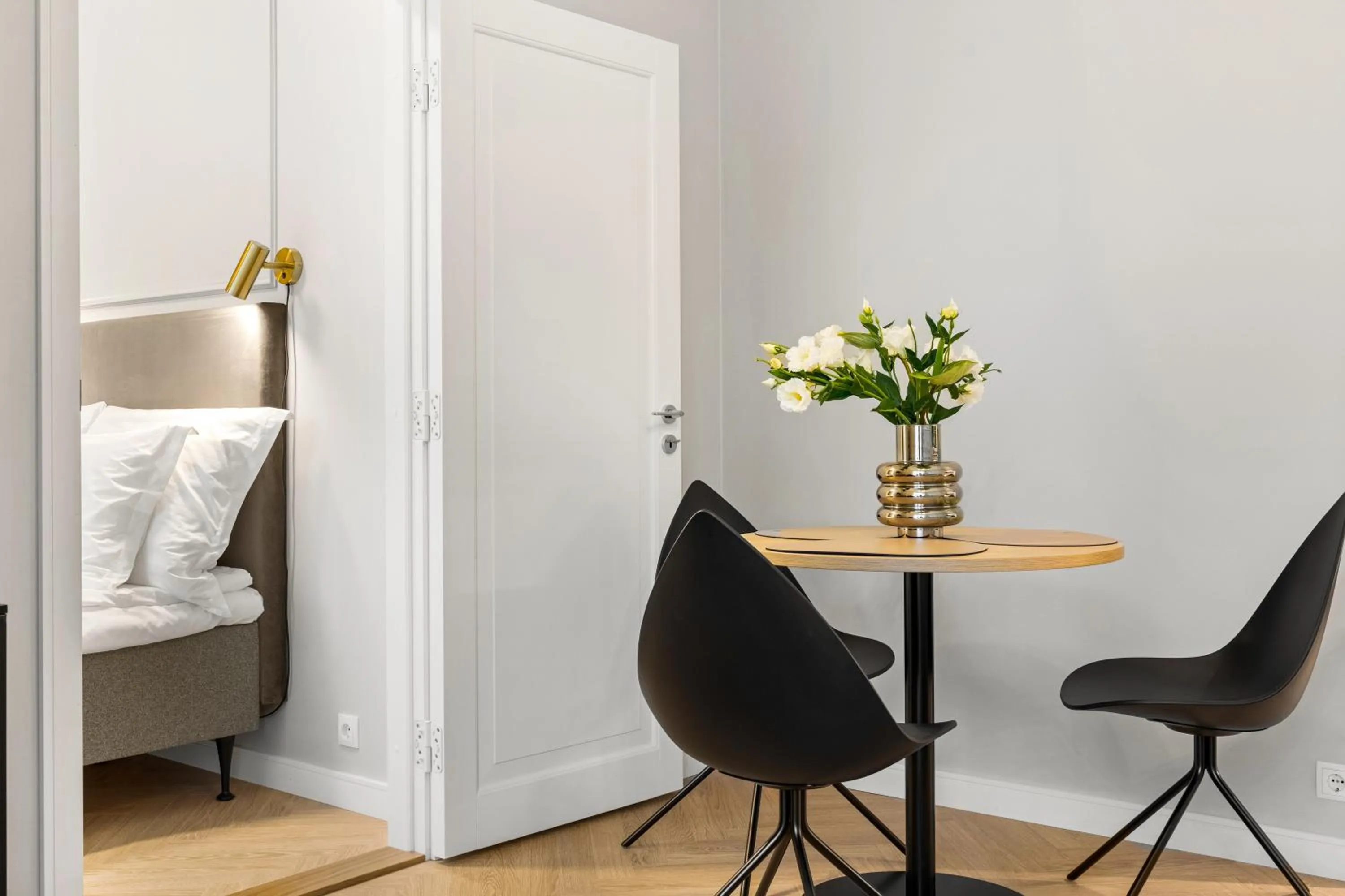 Dining area, Bed in Bob W Tallinn City Centre - Ambassador