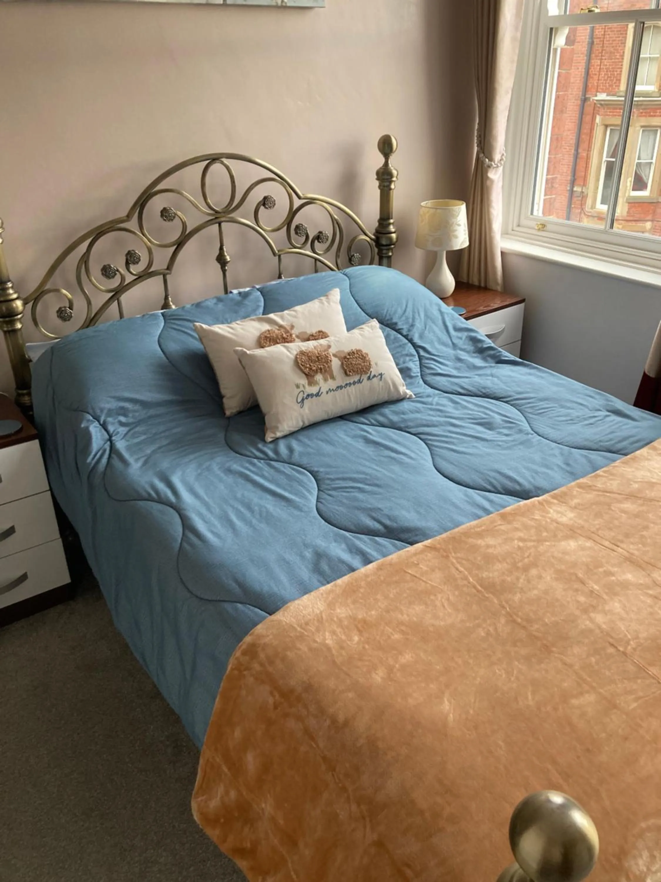 Bedroom, Bed in Ellies Guest House