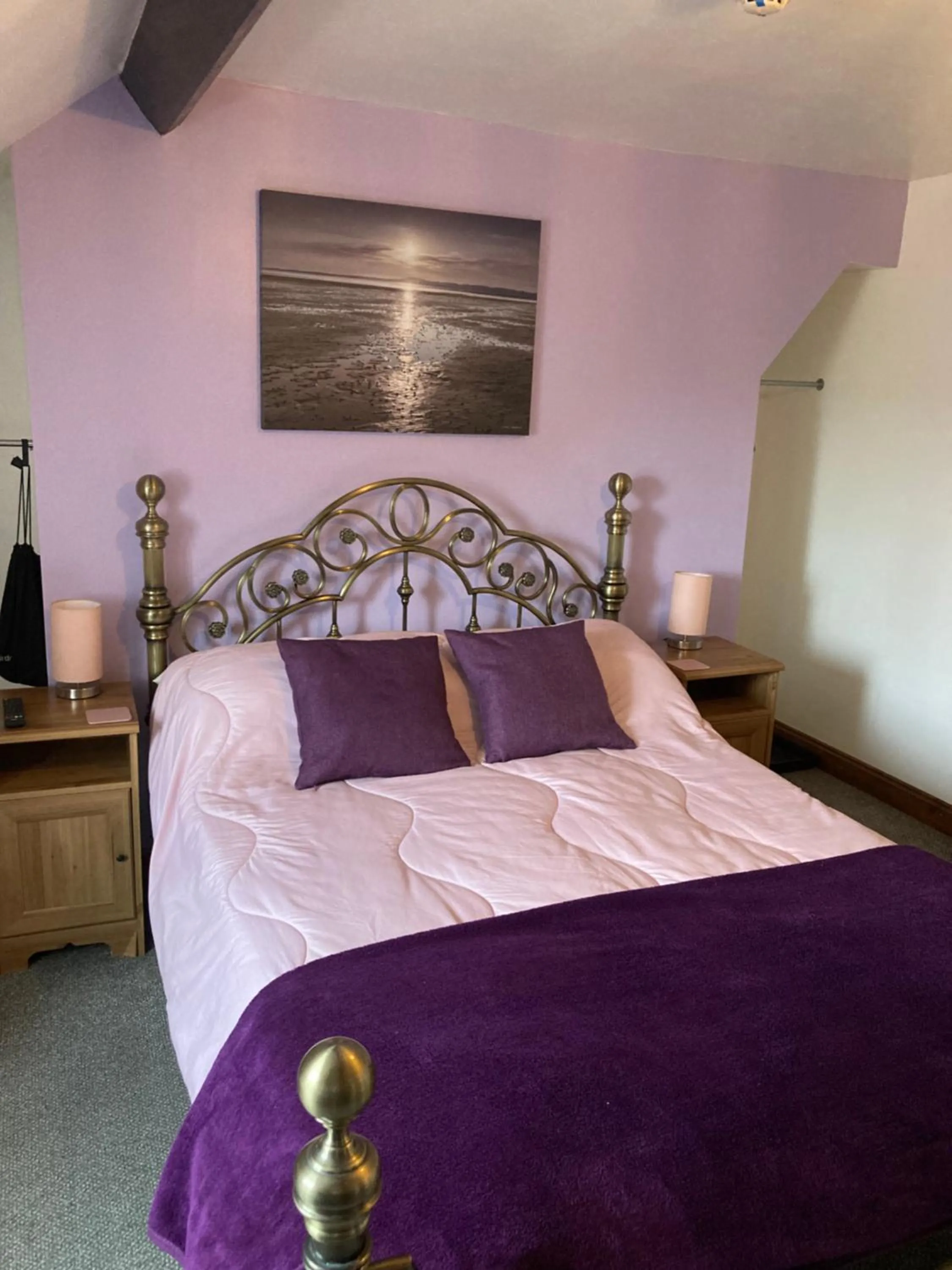 Bedroom, Bed in Ellies Guest House