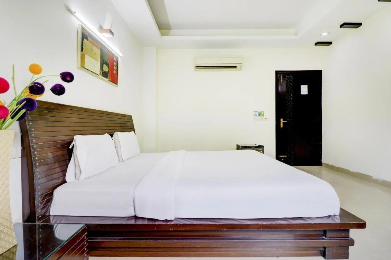 Bedroom, Bed in Blue Moon Residency Hotel & Restaurant