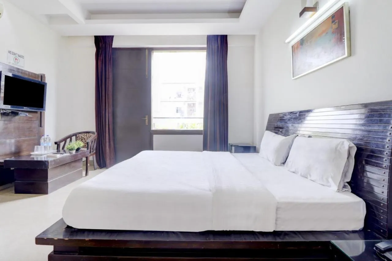 Bed in Blue Moon Residency Hotel & Restaurant