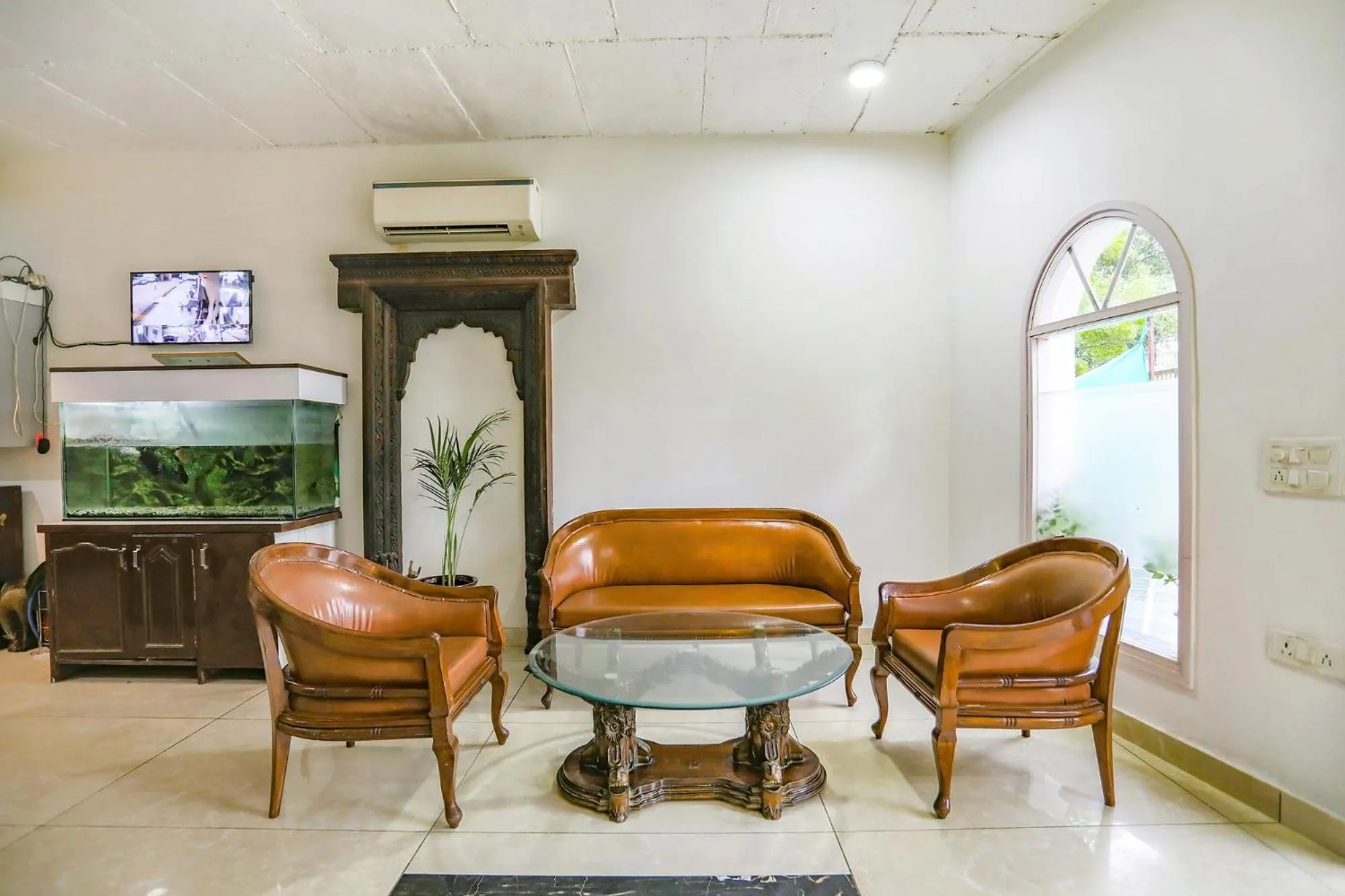 Seating area in FabHotel Aravali Suites