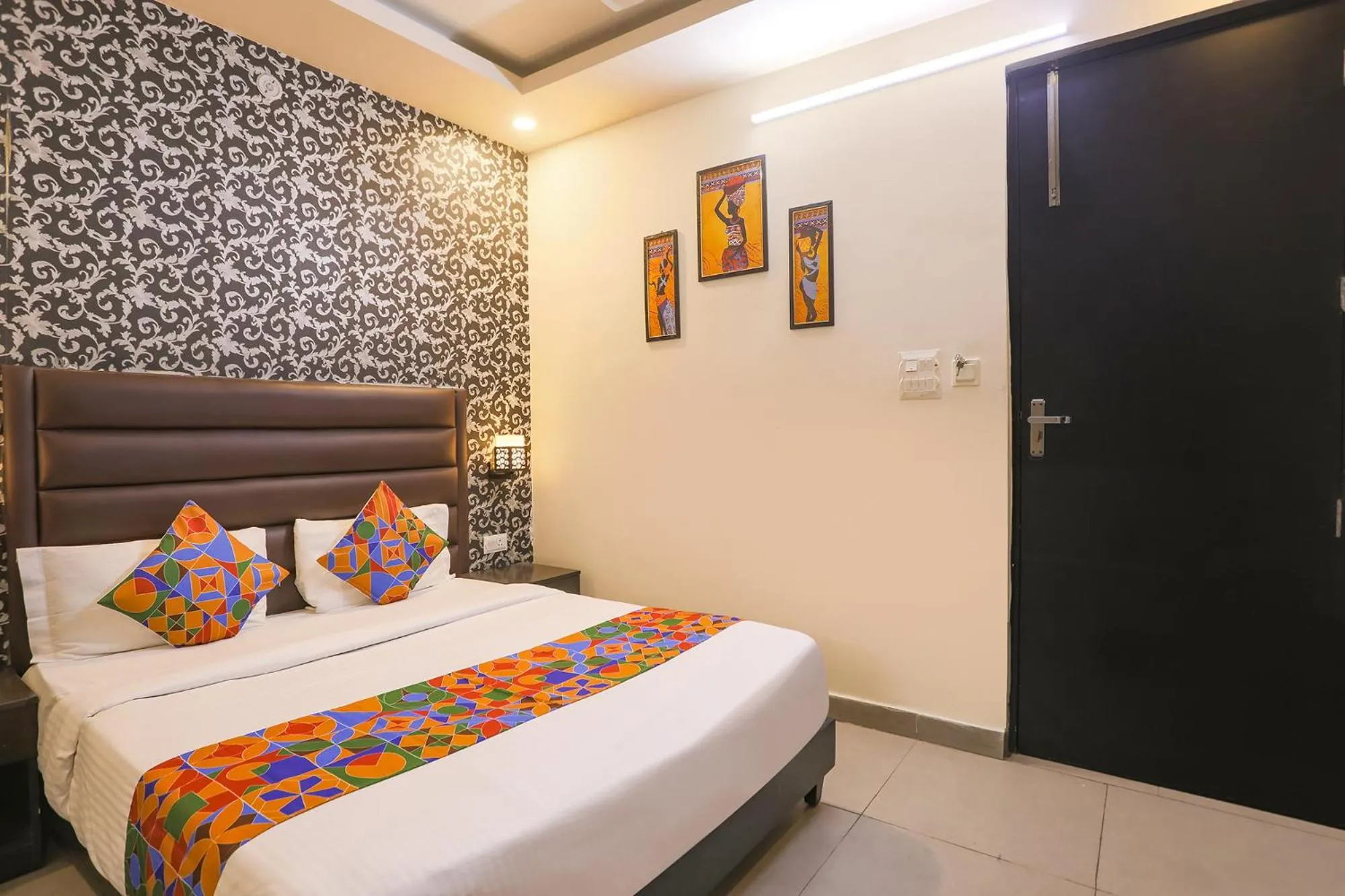 Bed in FabHotel The Diamond