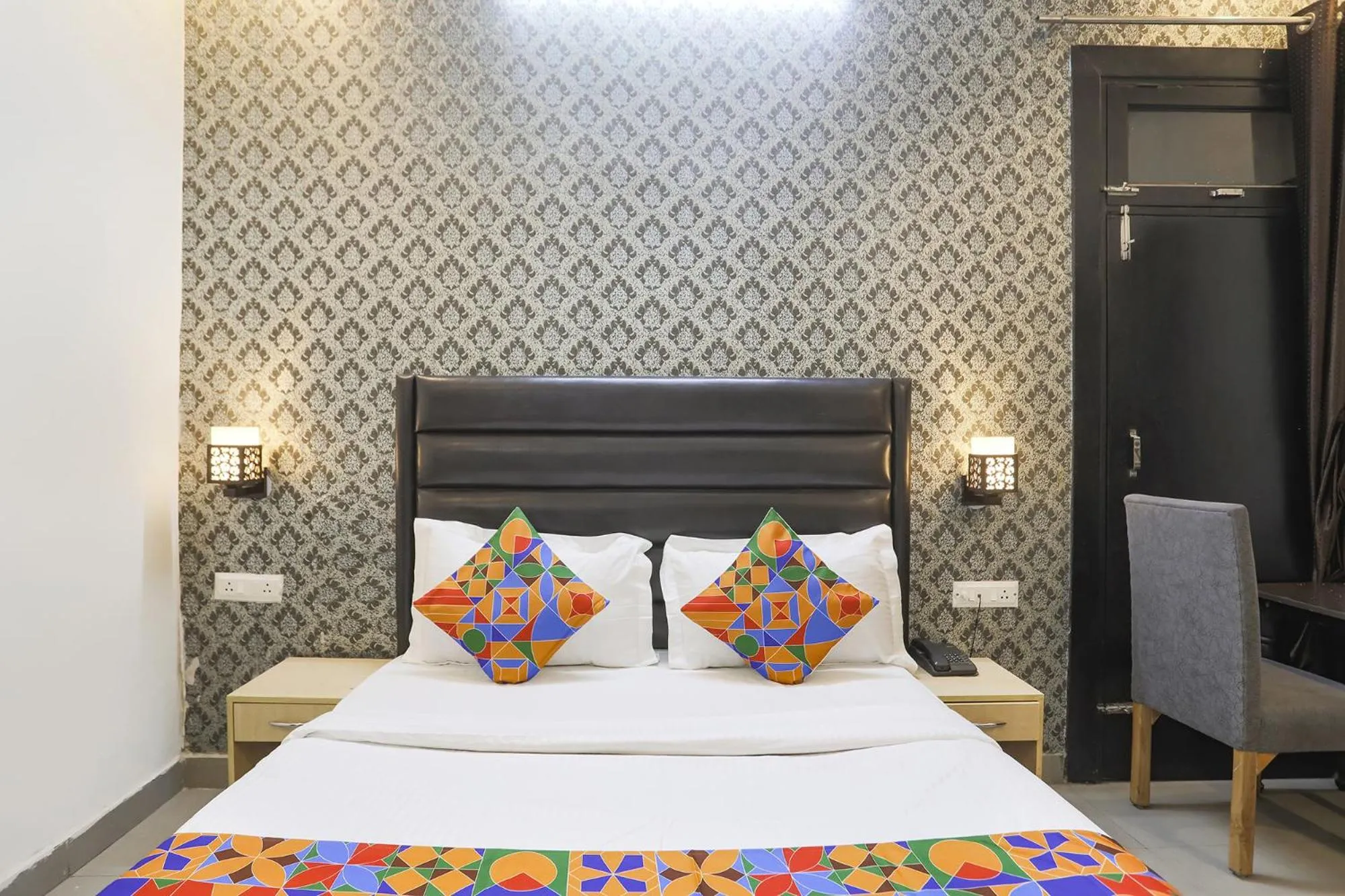 Bed in FabHotel The Diamond