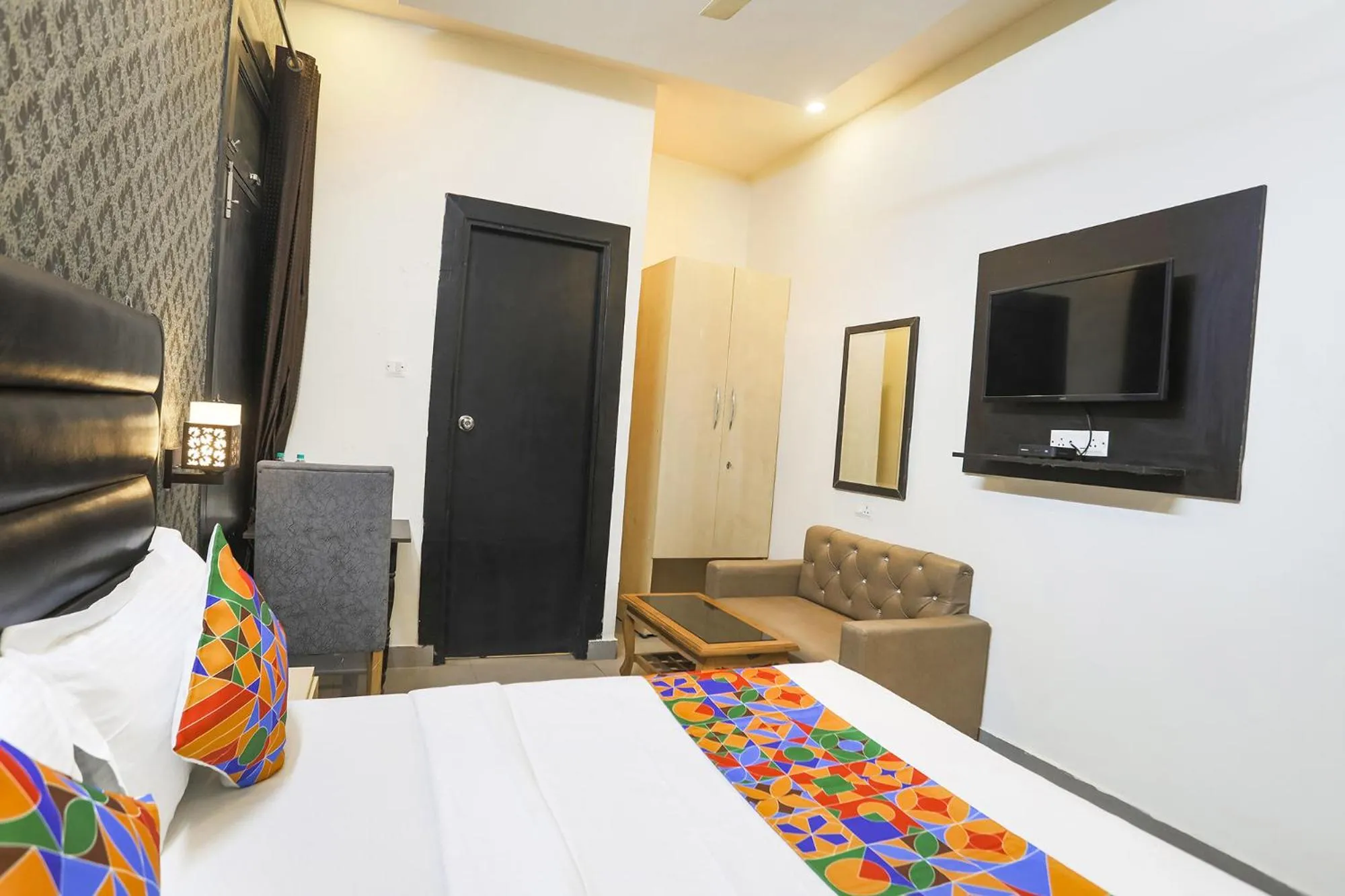 Bed in FabHotel The Diamond