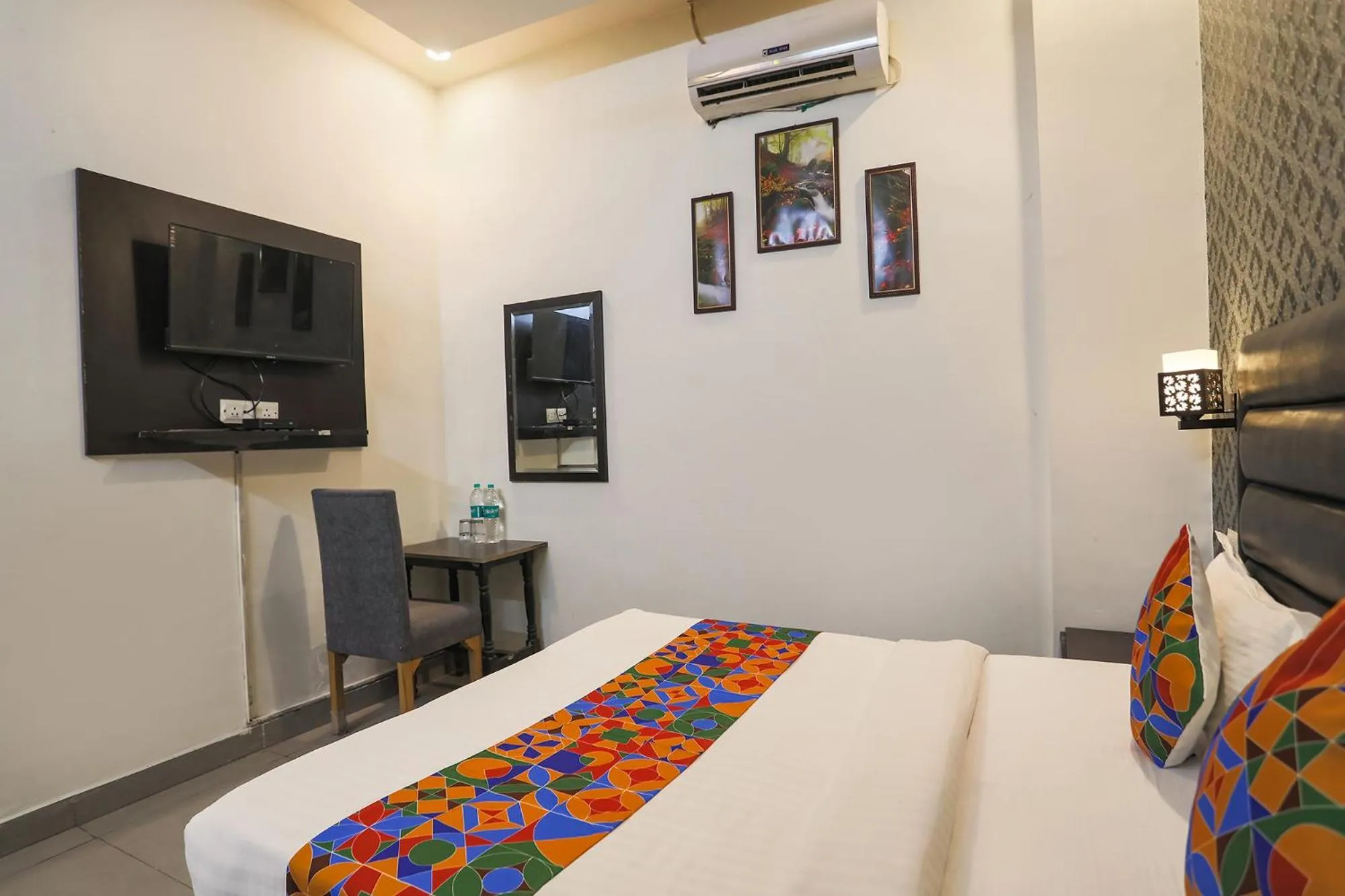 Bed in FabHotel The Diamond