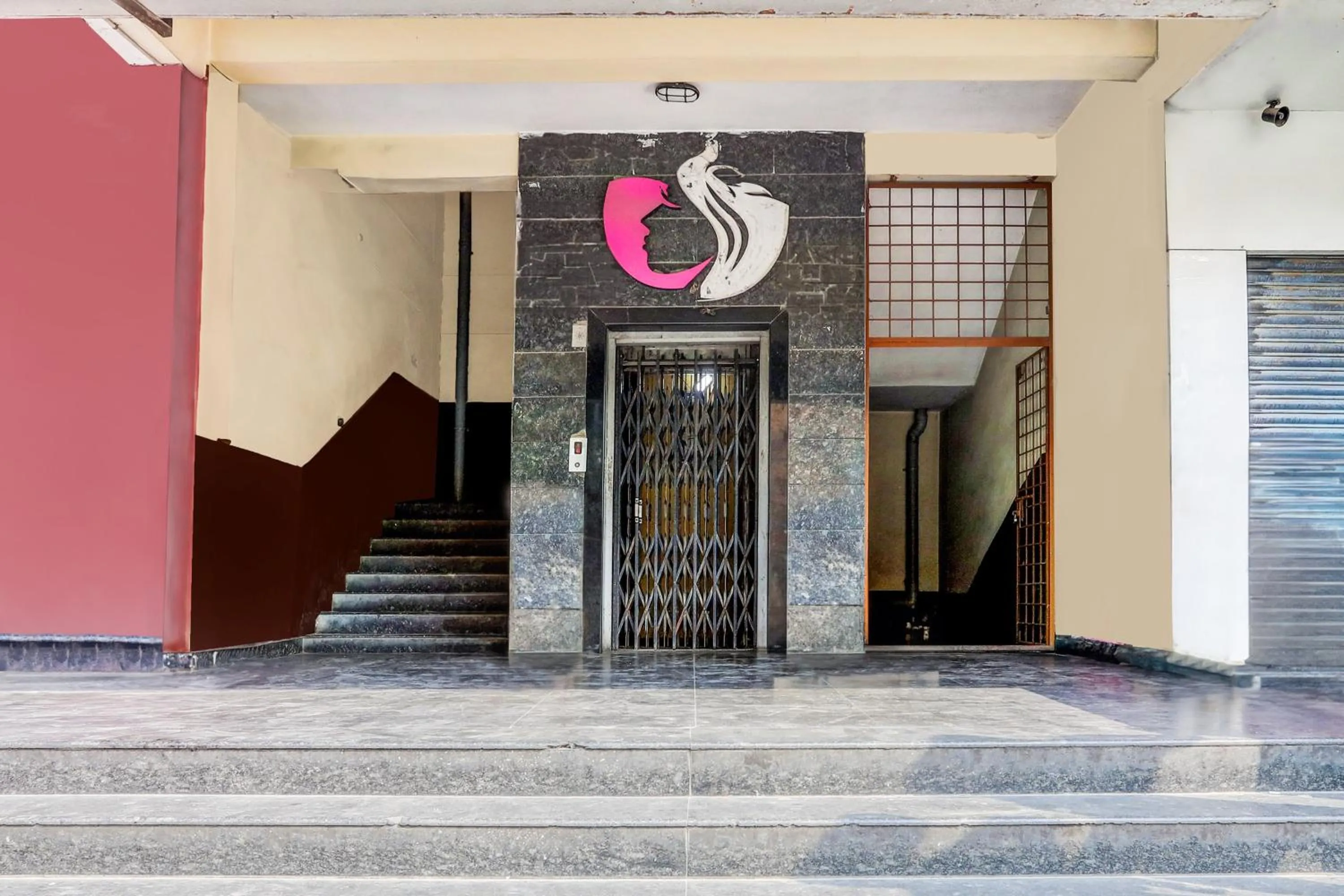 Facade/entrance in OYO 76687 HYD620-MOCA