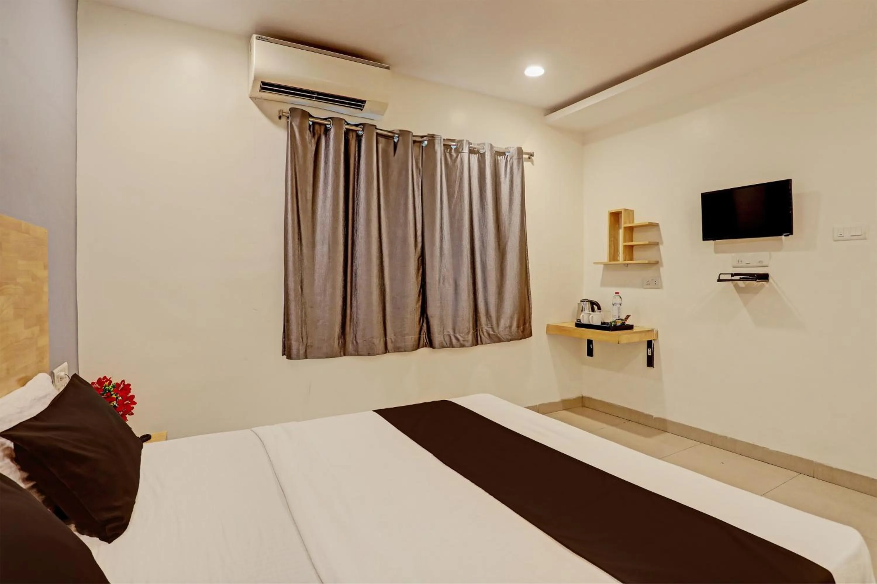 Bedroom, Bed in OYO 76687 HYD620-MOCA