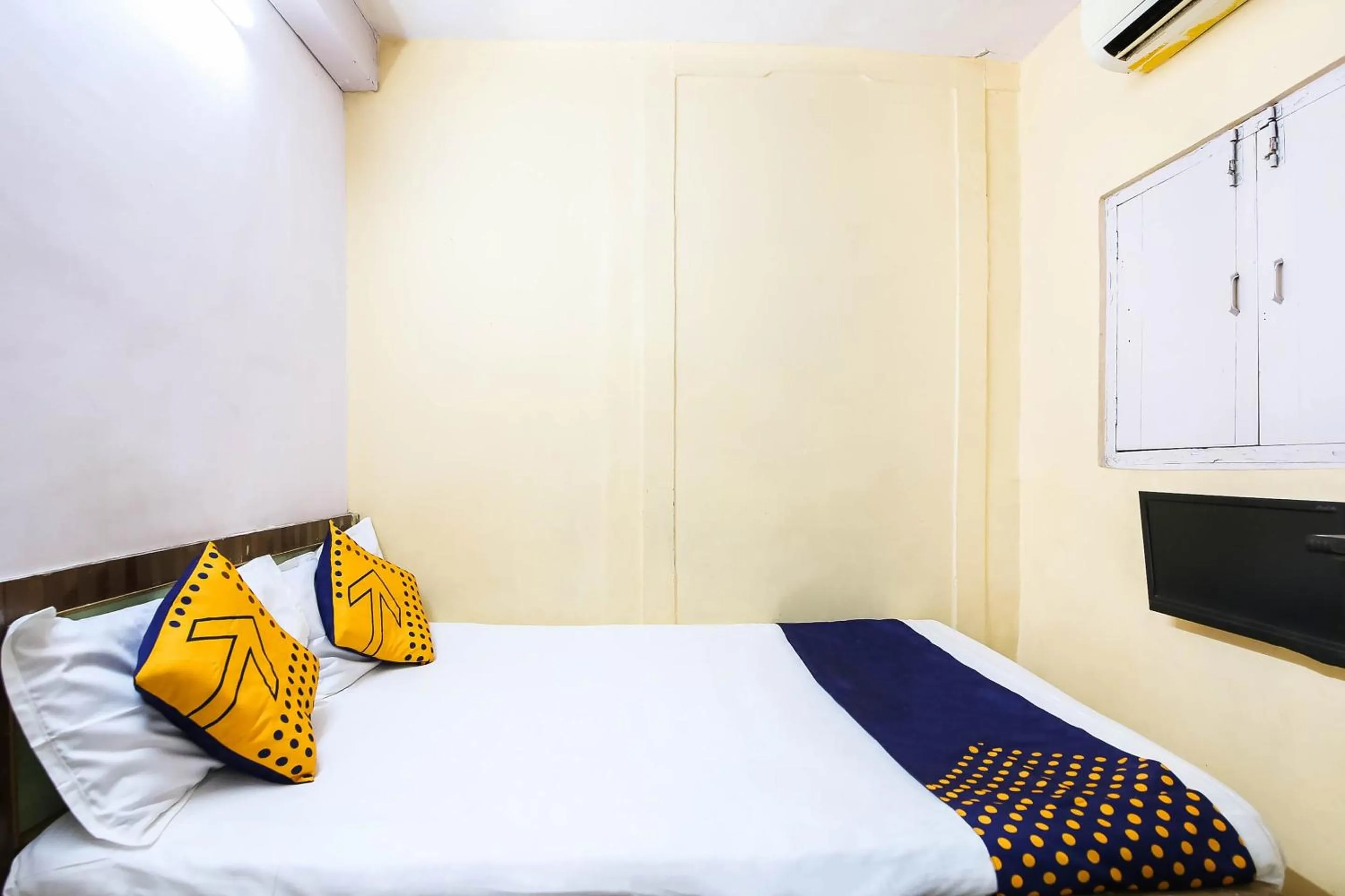 Bedroom, Bed in SPOT ON Standard