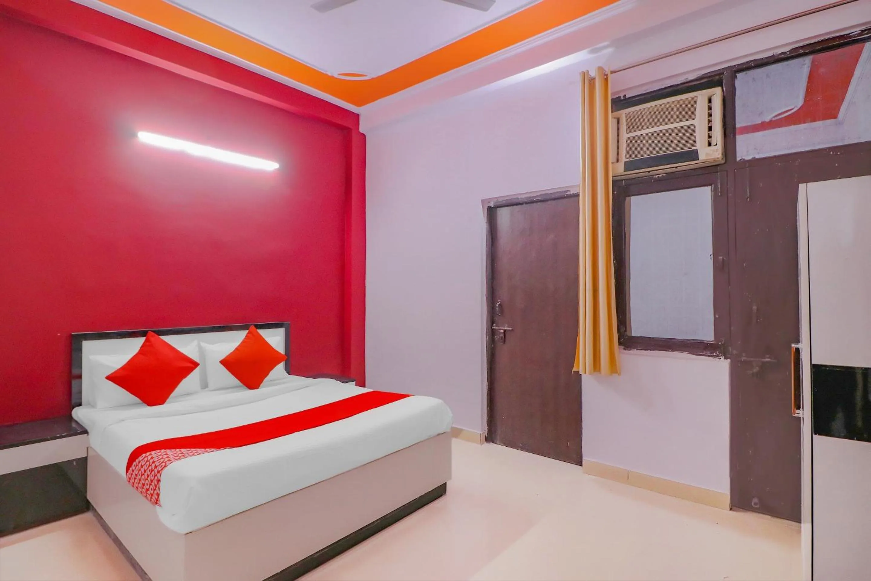 Bedroom, Bed in Hotel O Primrose Hotel's Near Noida Sector 76 Metro Station
