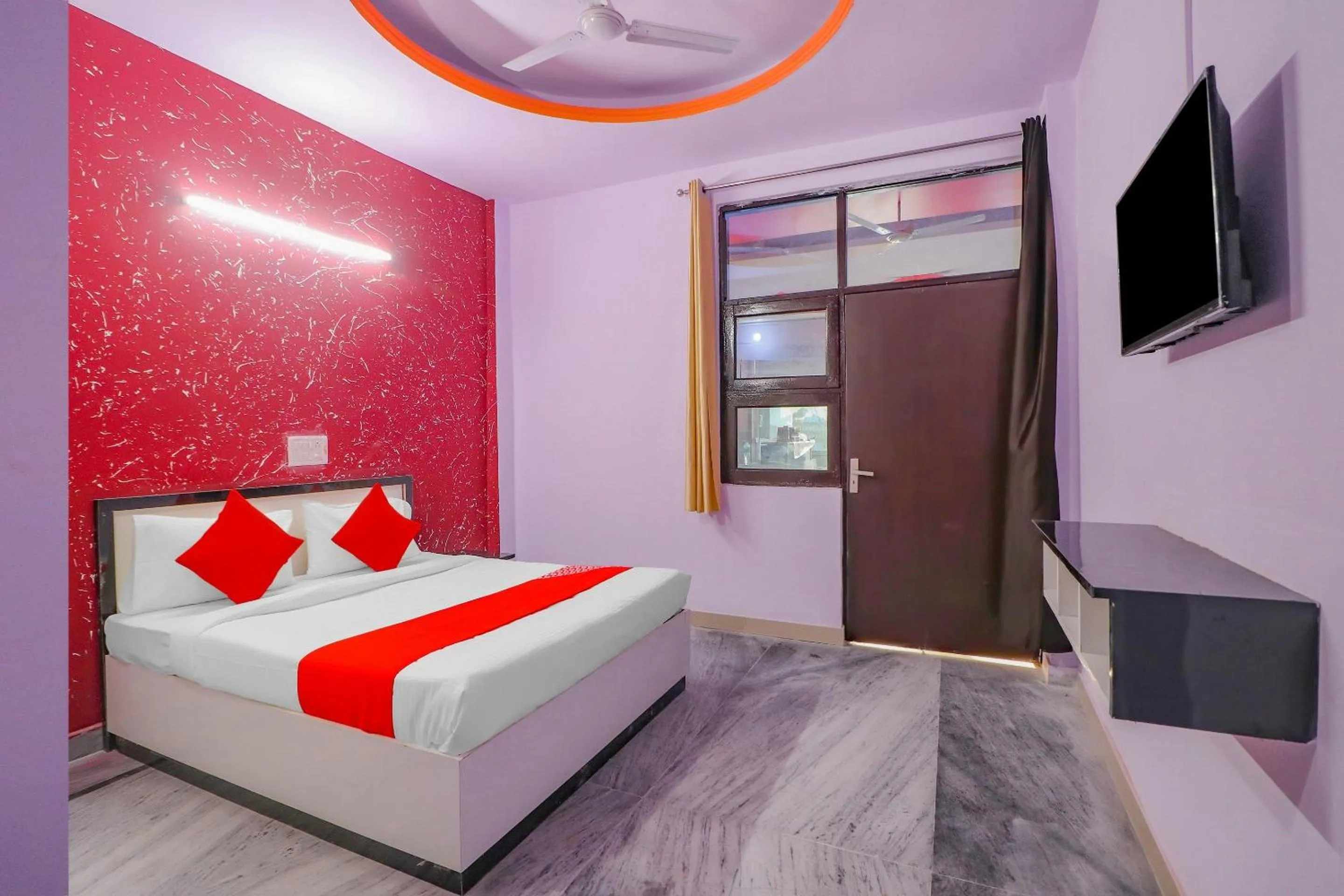 Bedroom, Bed in Hotel O Primrose Hotel's Near Noida Sector 76 Metro Station