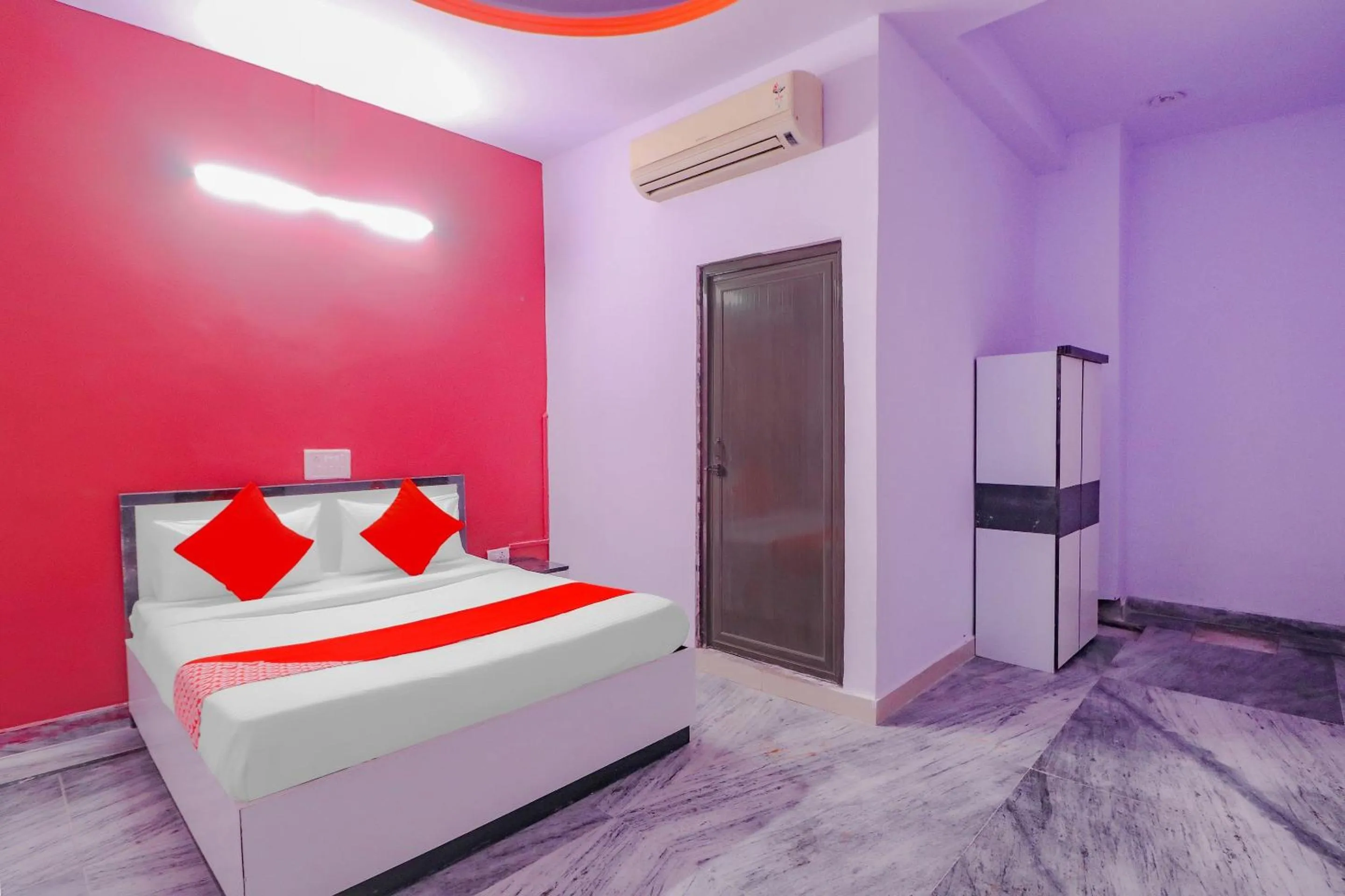 Bedroom, Bed in Hotel O Primrose Hotel's Near Noida Sector 76 Metro Station