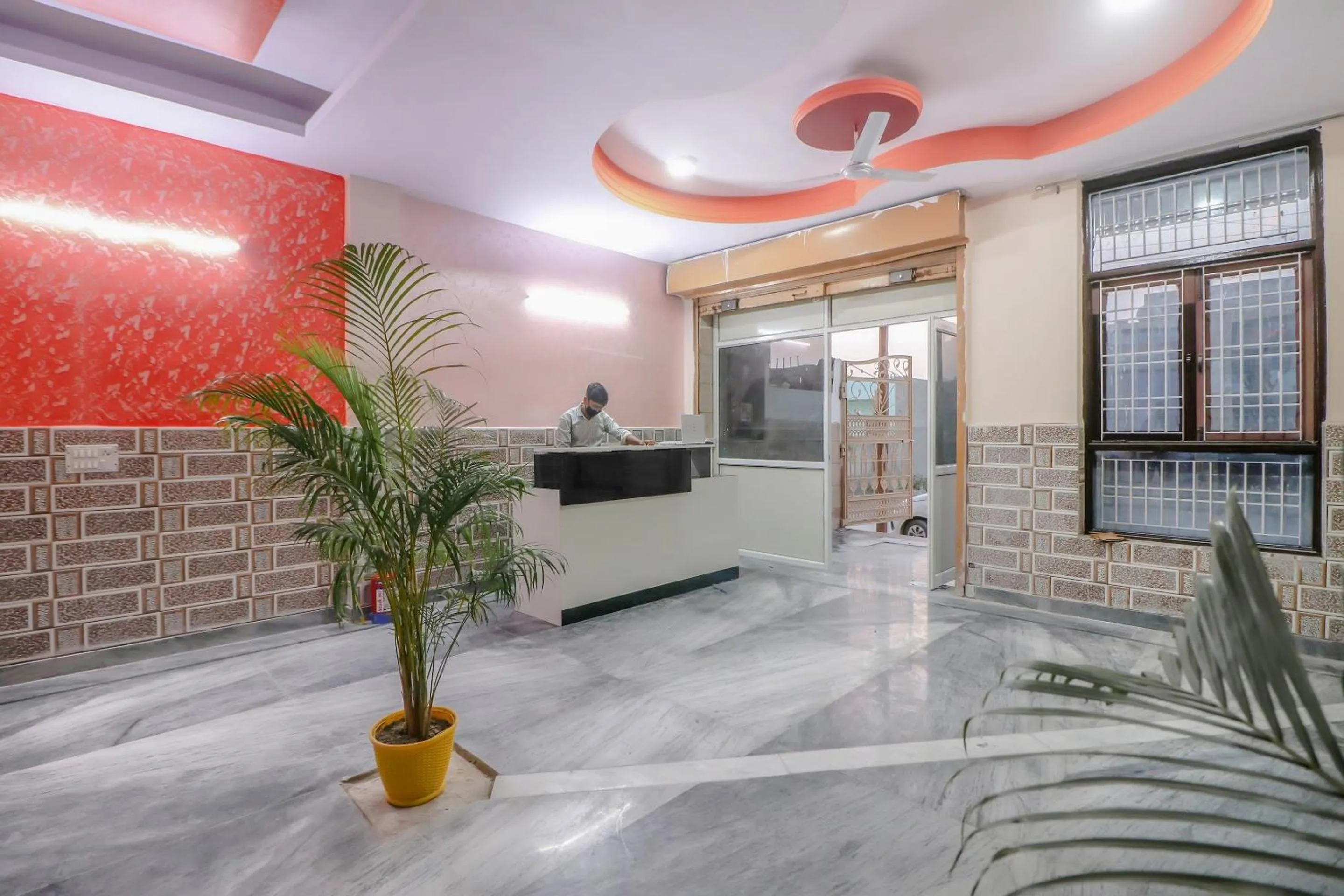 Lobby or reception in Hotel O Primrose Hotel's Near Noida Sector 76 Metro Station