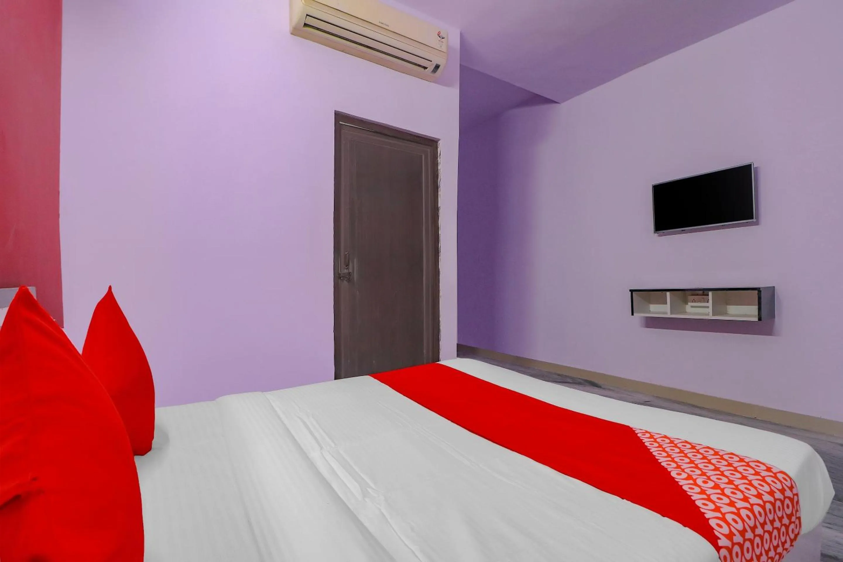 Bedroom, Bed in Hotel O Primrose Hotel's Near Noida Sector 76 Metro Station