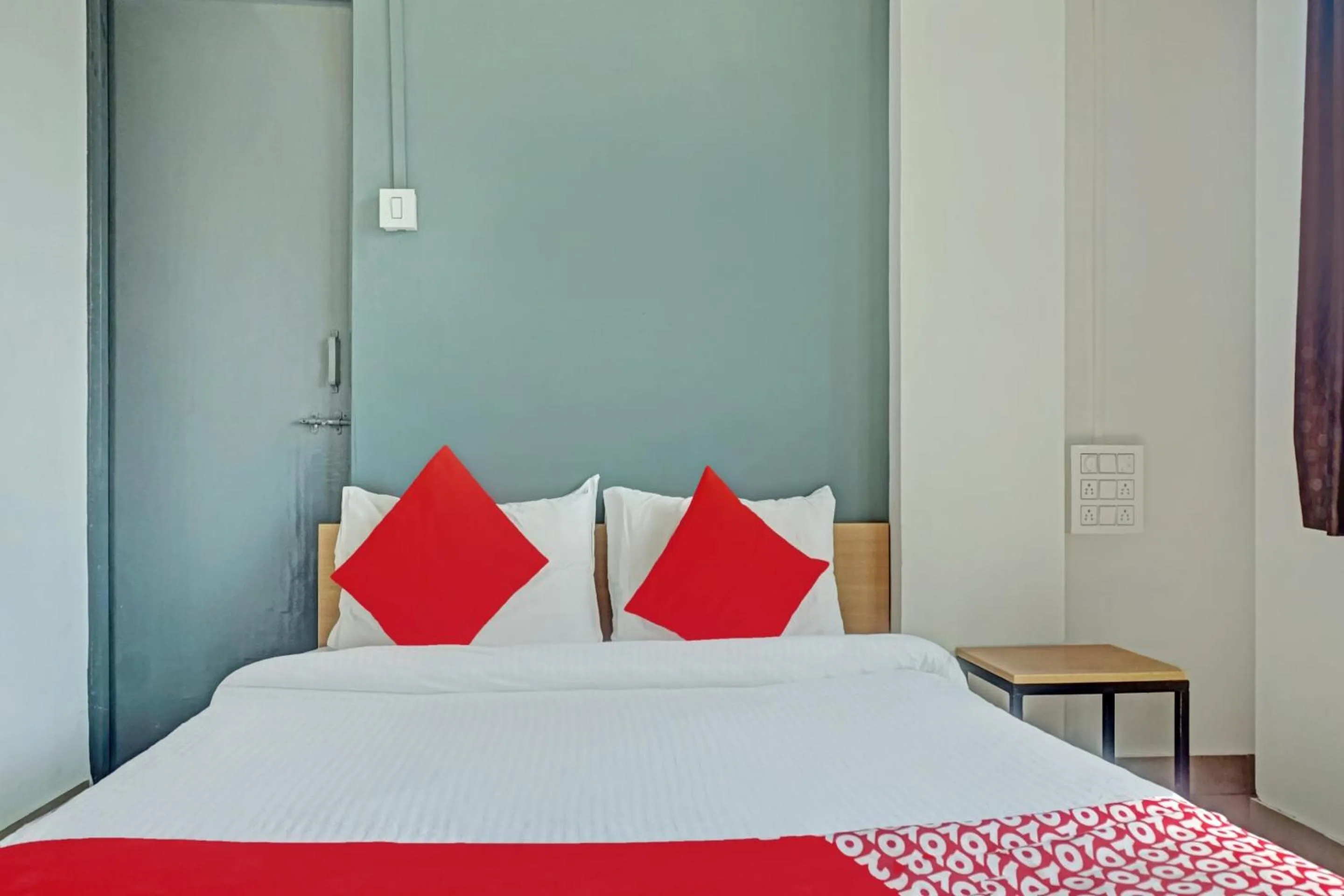 Facade/entrance in Hotel O Green Leaves