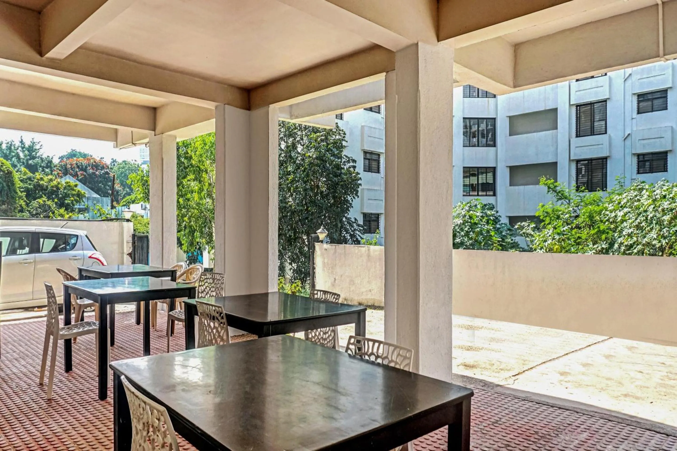 Facade/entrance in Hotel O Green Leaves
