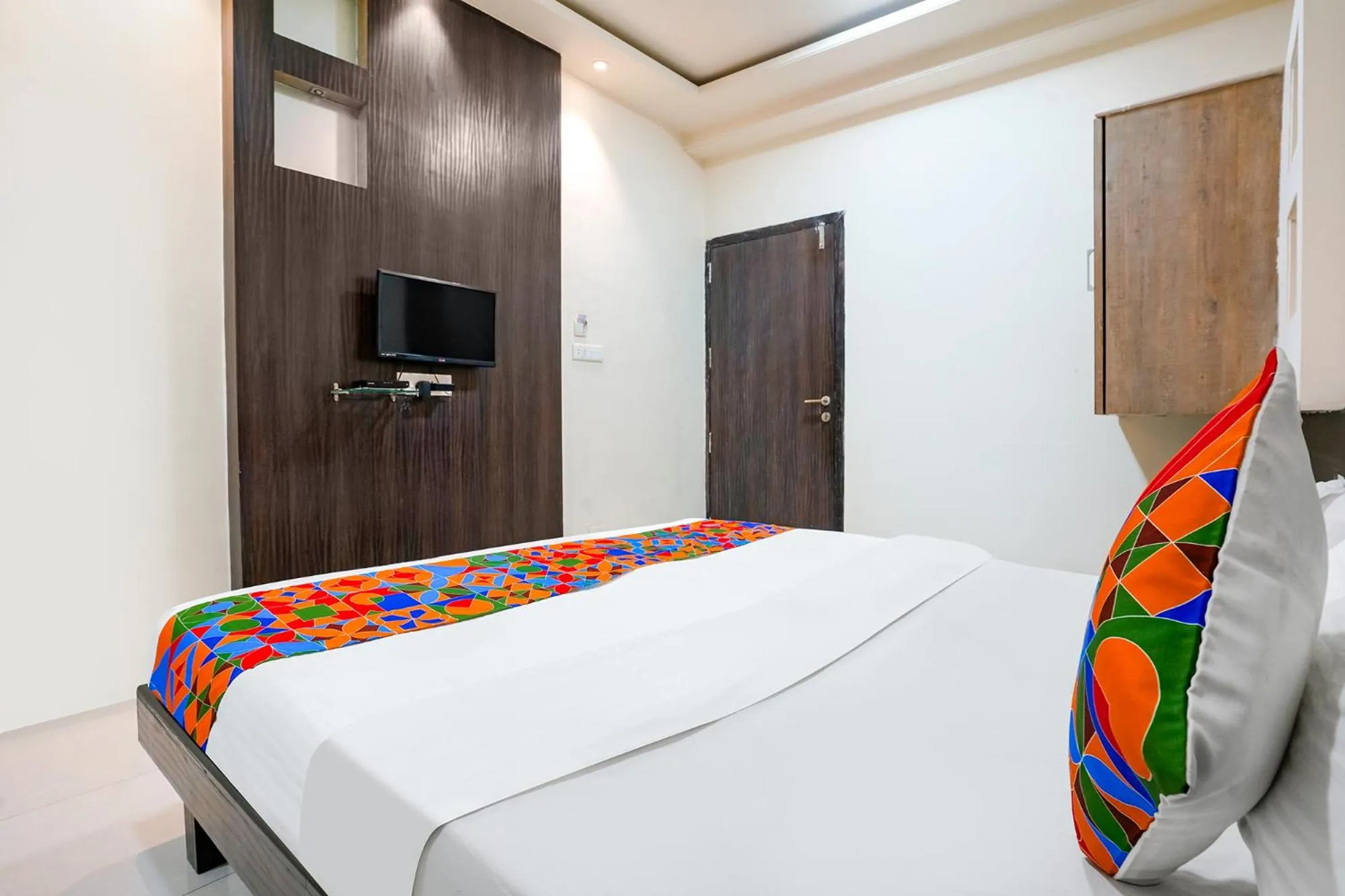 Bed in FabHotel Regent Inn - Nr SkyWalk Bridge