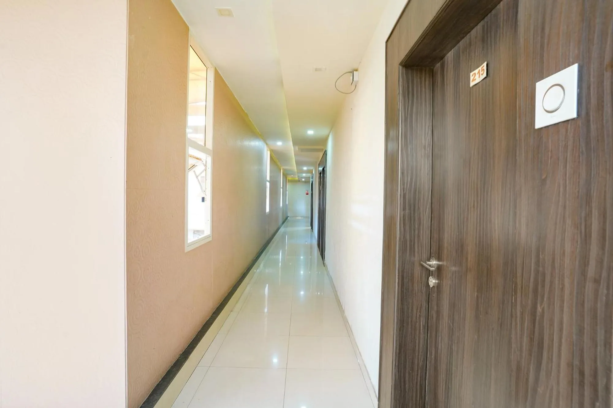 Lobby or reception in FabHotel Regent Inn - Nr SkyWalk Bridge