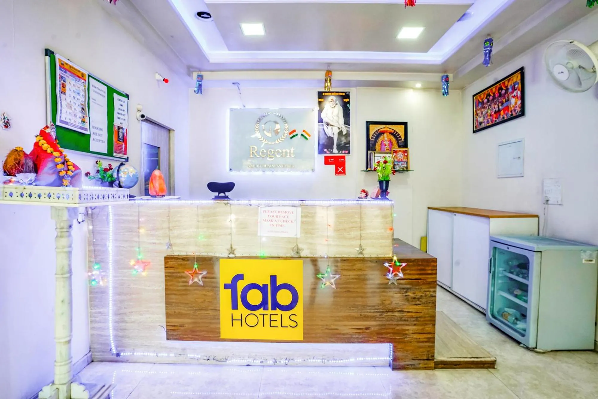 Lobby or reception in FabHotel Regent Inn - Nr SkyWalk Bridge