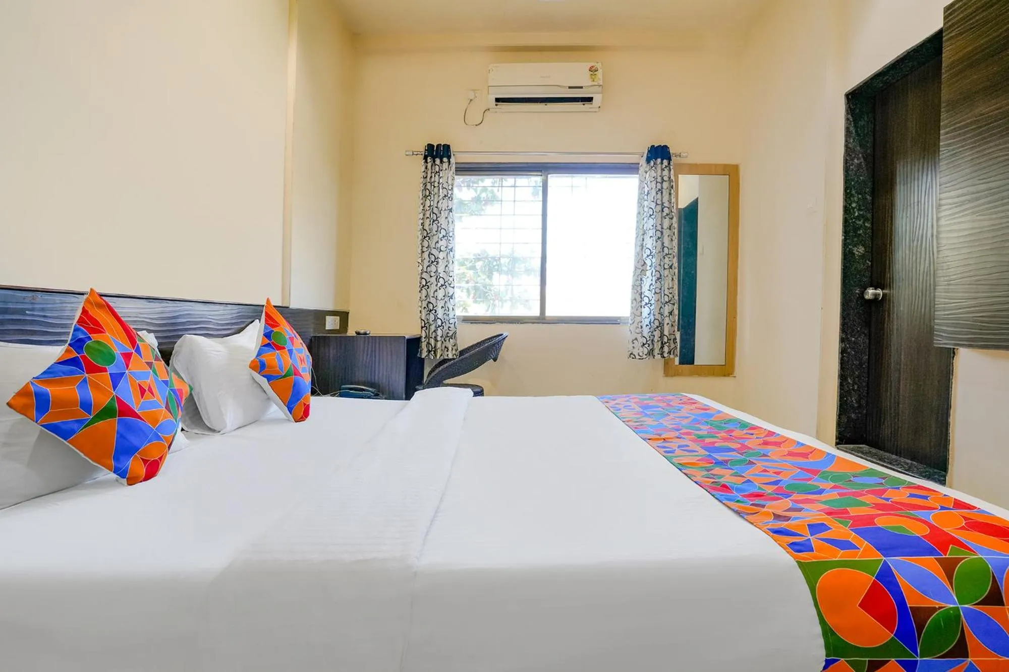 Bed in FabHotel Regent Inn - Nr SkyWalk Bridge